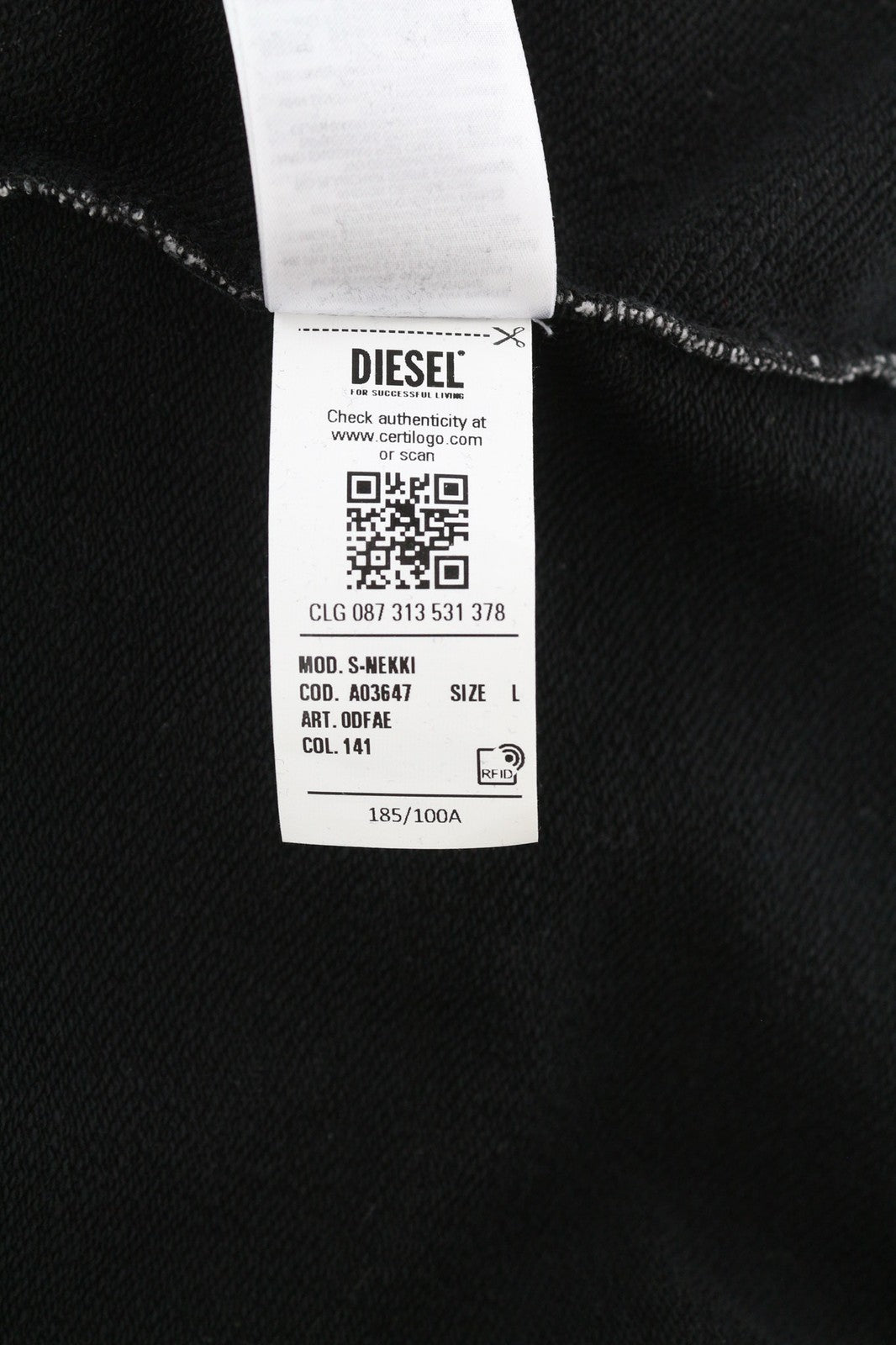 DIESEL S-Nekki vyriškas džemperis su gobtuvu, L dydžio, šviesiai skalbtas, su kengūros kišenėmis, rekomenduojama kaina – 250 € 