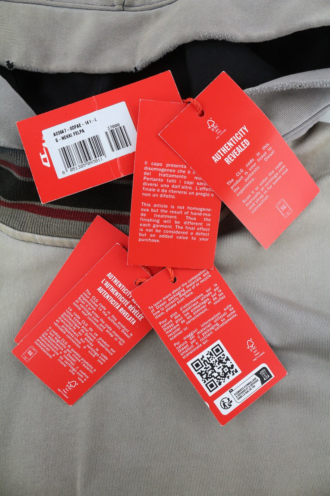 DIESEL S-Nekki vyriškas džemperis su gobtuvu, L dydžio, šviesiai skalbtas, su kengūros kišenėmis, rekomenduojama kaina – 250 € 