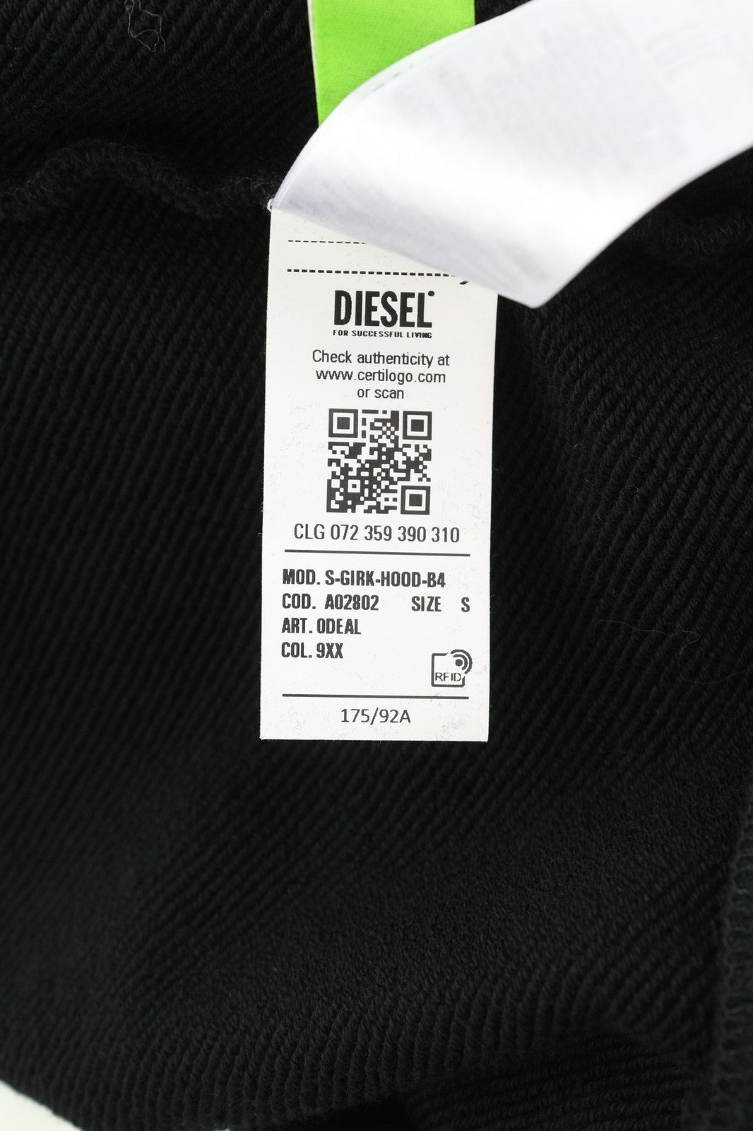 DIESEL S-Girk-Hood-B4 vyriškas džemperis su gobtuvu, S dydžio, megztinis, didelis, kengūros spalvos, juodas, rekomenduojama kaina – 150 € 