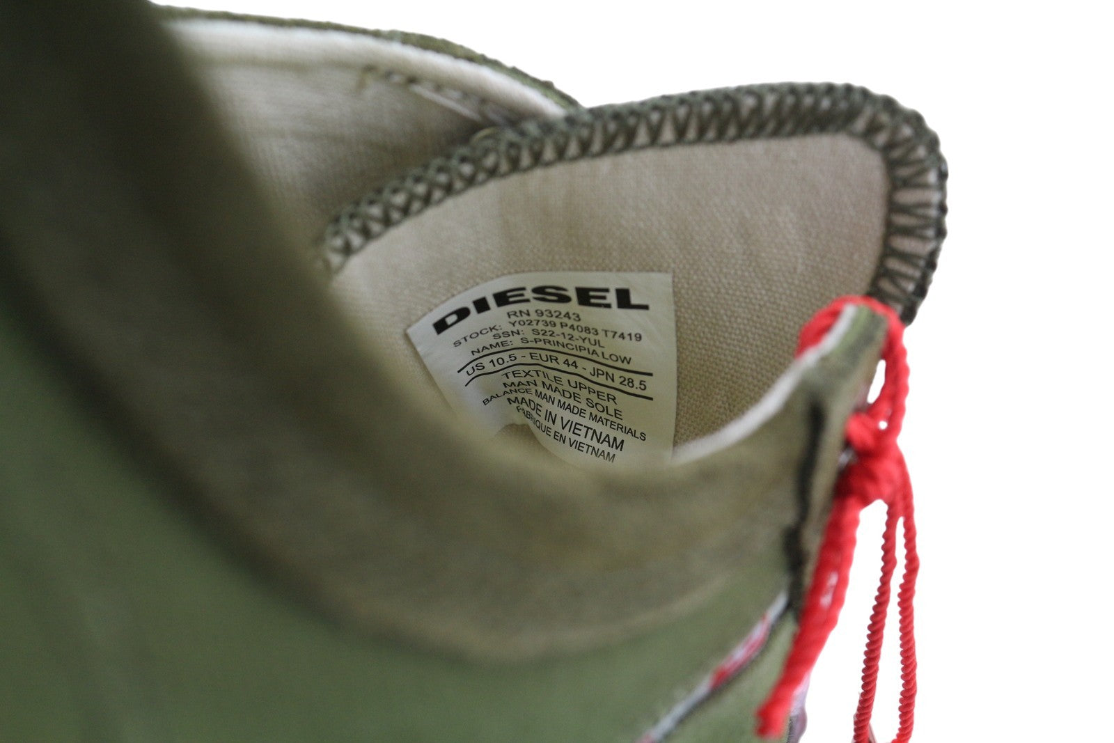 DIESEL S-Principia žemakulniai vyriški sportbačiai, 44 dydžio, žali, suvarstomi, migdolų spalvos, rekomenduojama kaina – 150 € 