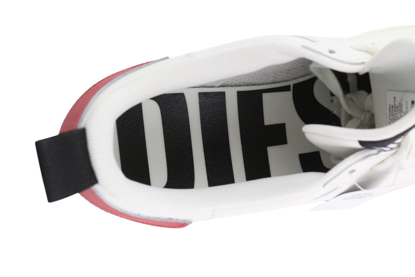 DIESEL S-Clever žemi nėrinių vyriški sportbačiai, 45 €, balti, raudoni, odiniai, migdolų spalvos, rekomenduojama kaina – 140 € 