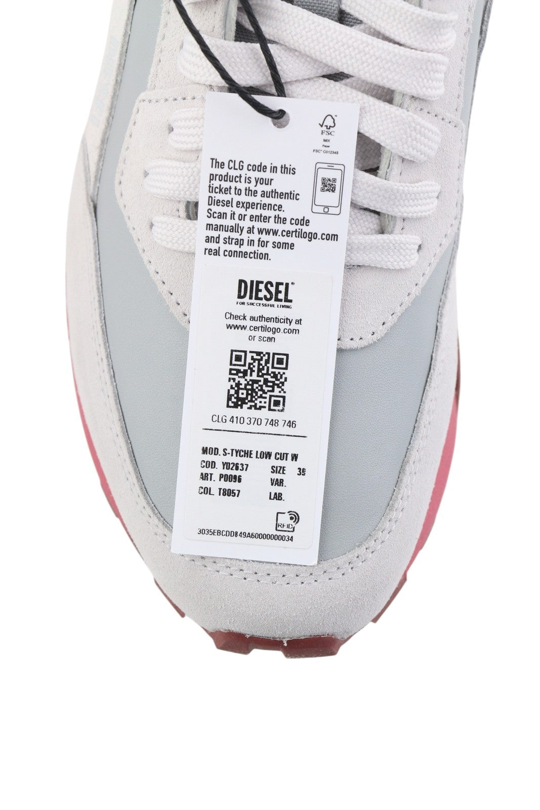 DIESEL S-Tyche žemakulniai moteriški sportbačiai, 39 dydžio, baltos odos, migdolų nosimi, rekomenduojama kaina – 150 € 