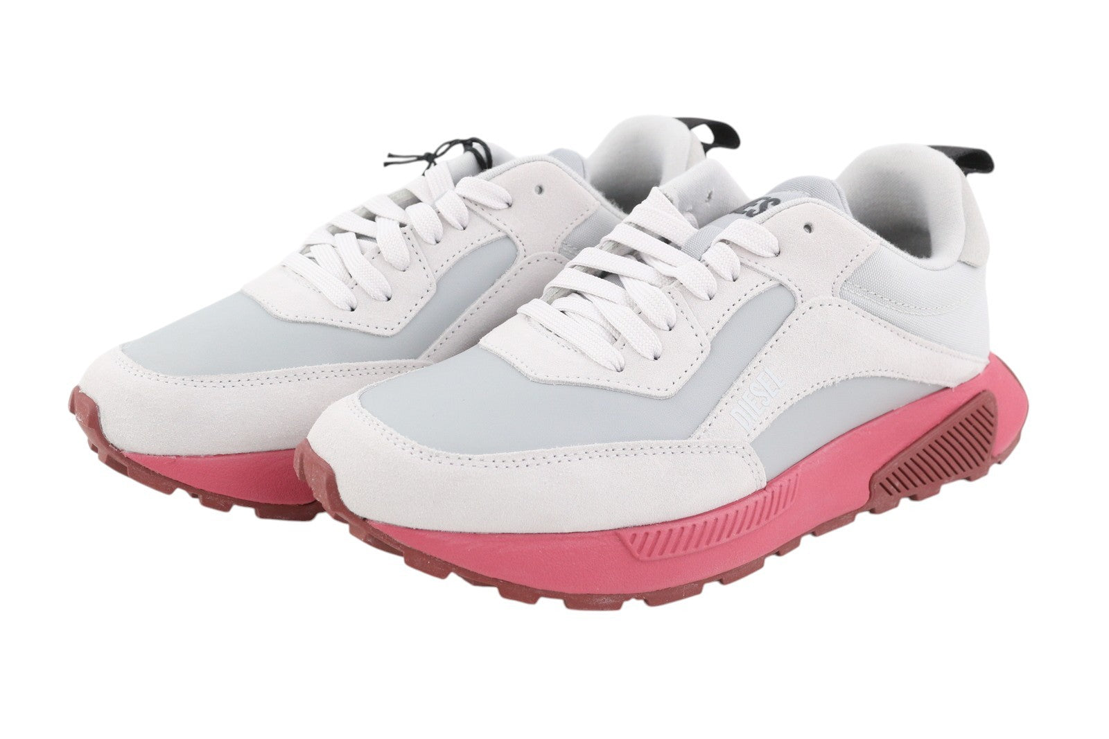 DIESEL S-Tyche žemakulniai moteriški sportbačiai, 39 dydžio, baltos odos, migdolų nosimi, rekomenduojama kaina – 150 € 