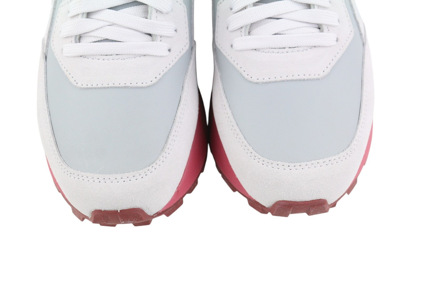 DIESEL S-Tyche žemakulniai moteriški sportbačiai, 39 dydžio, baltos odos, migdolų nosimi, rekomenduojama kaina – 150 € 