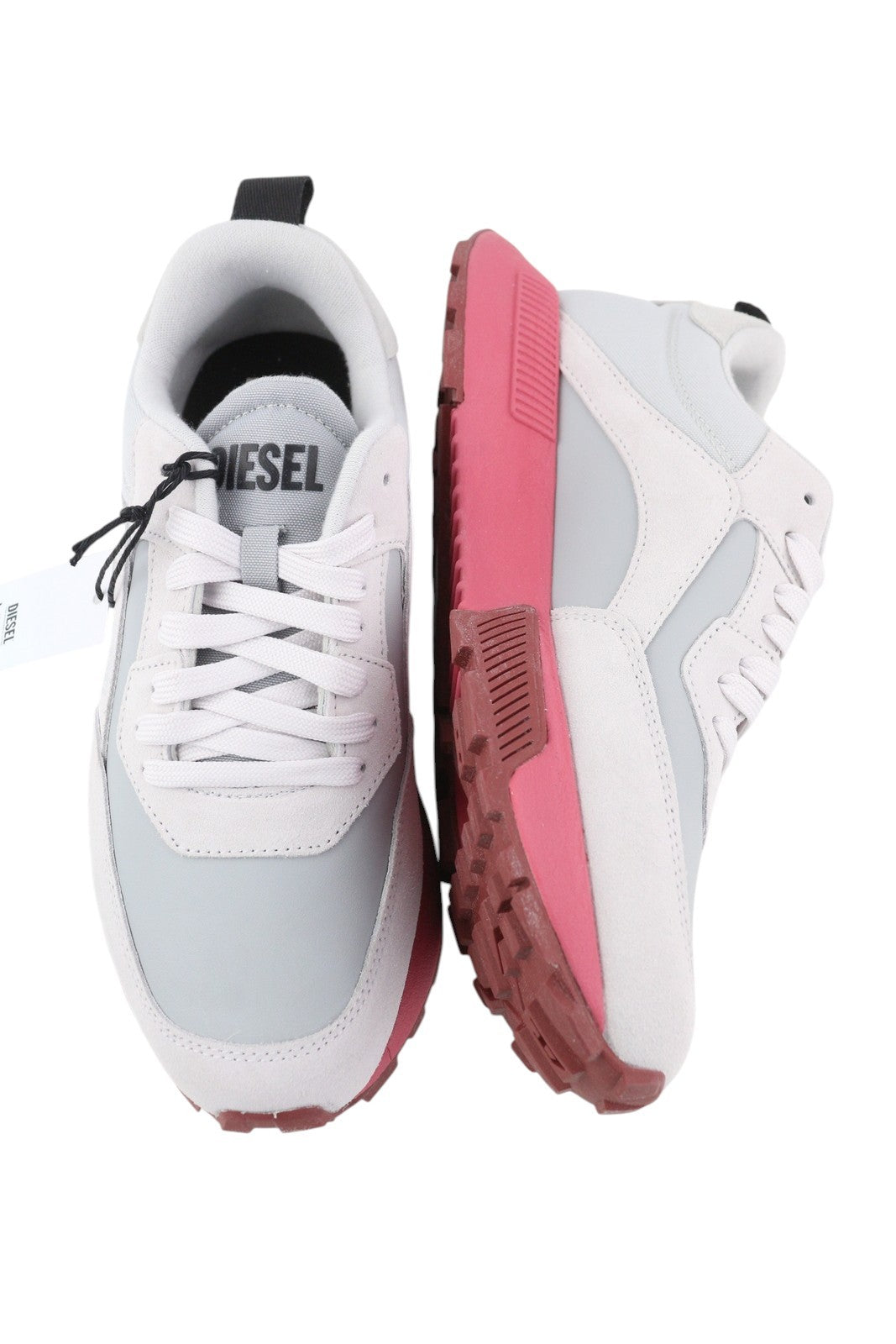 DIESEL S-Tyche žemakulniai moteriški sportbačiai, 39 dydžio, baltos odos, migdolų nosimi, rekomenduojama kaina – 150 € 