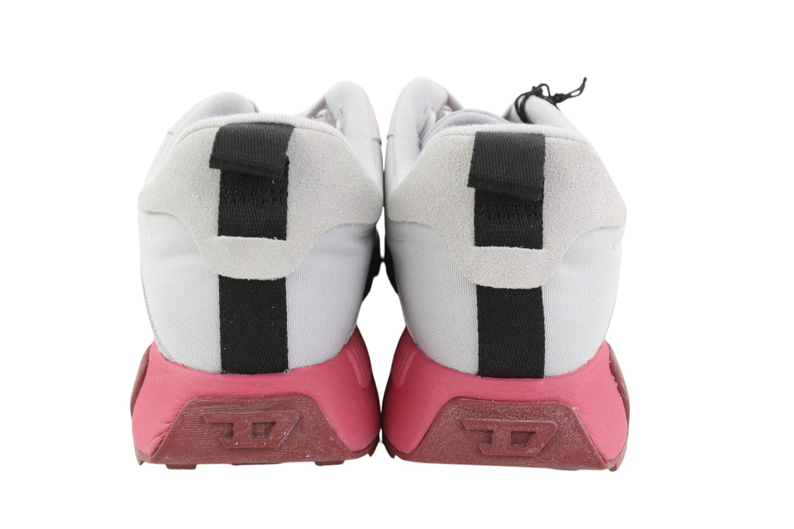 DIESEL S-Tyche žemakulniai moteriški sportbačiai, 39 dydžio, baltos odos, migdolų nosimi, rekomenduojama kaina – 150 € 