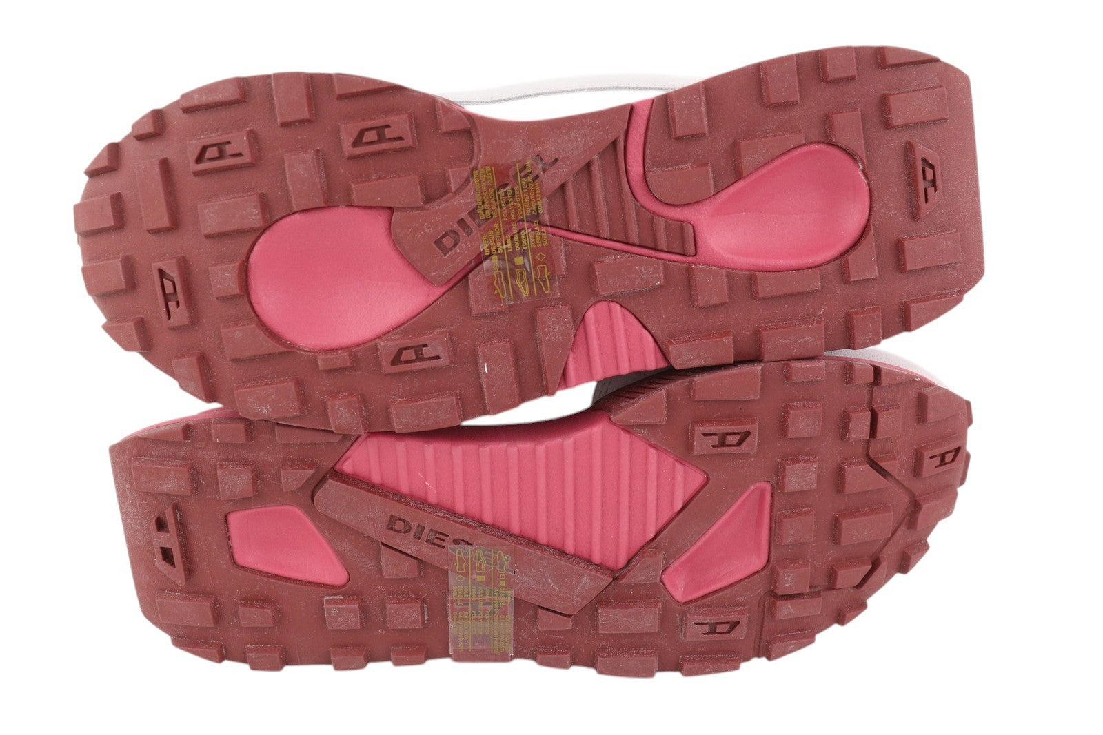 DIESEL S-Tyche žemakulniai moteriški sportbačiai, 39 dydžio, baltos odos, migdolų nosimi, rekomenduojama kaina – 150 € 