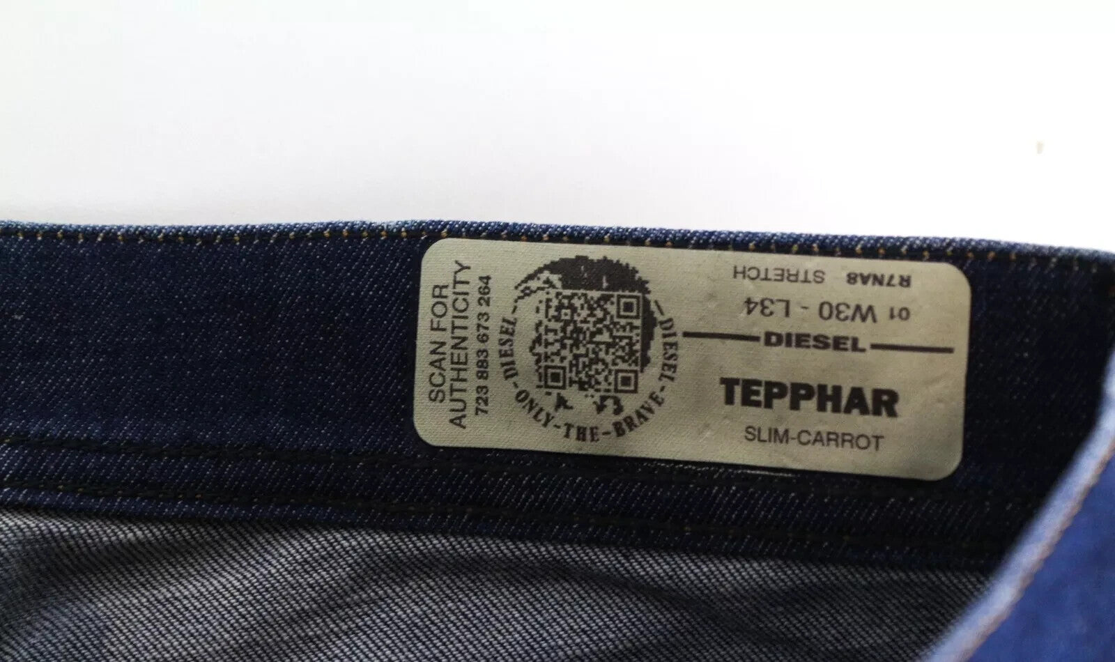 DIESEL Tepphar R7NA8 vyriški džinsai W30/L34 Slim Carrot Fit, mėlyni, tamprūs, dirbtinio audinio 