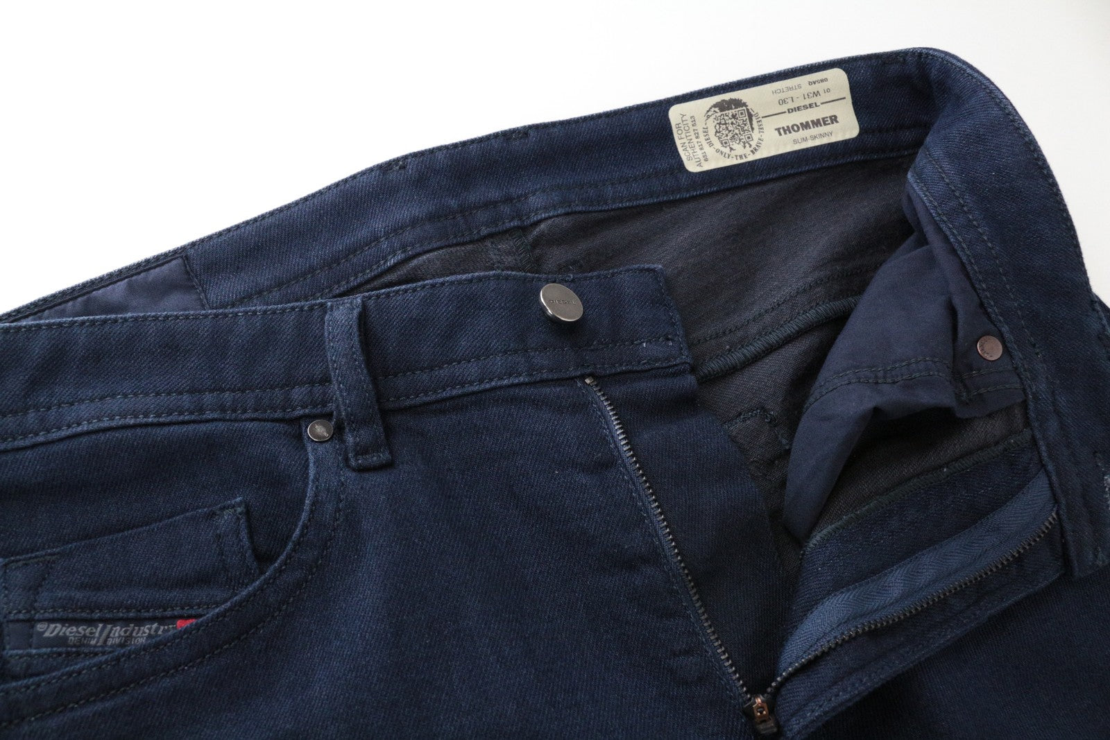 DIESEL Thommer 085AQ W31/L30 vyriški ploni aptempti mėlyni džinsai iš tamprios medvilnės 