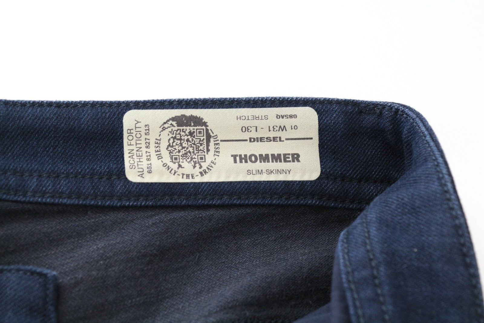 DIESEL Thommer 085AQ W31/L30 vyriški ploni aptempti mėlyni džinsai iš tamprios medvilnės 