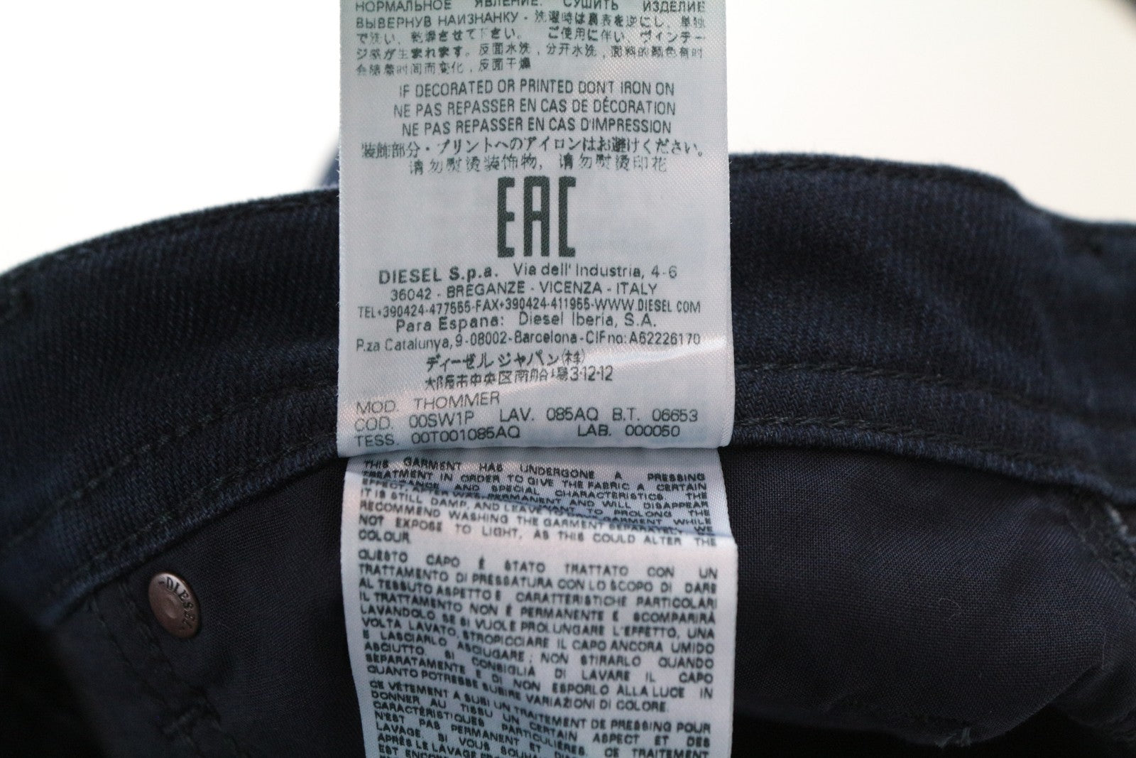 DIESEL Thommer 085AQ W31/L30 vyriški ploni aptempti mėlyni džinsai iš tamprios medvilnės 