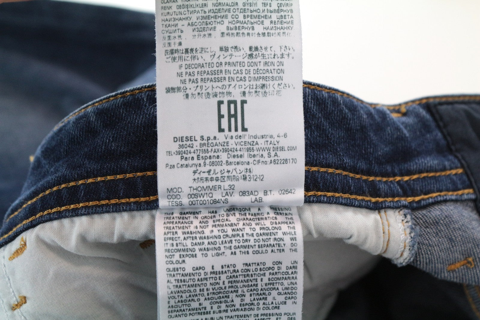 DIESEL Thommer 083AD W26/L32 Slim Fit vyriški skalbtos mėlynos medvilnės tamprūs džinsai 