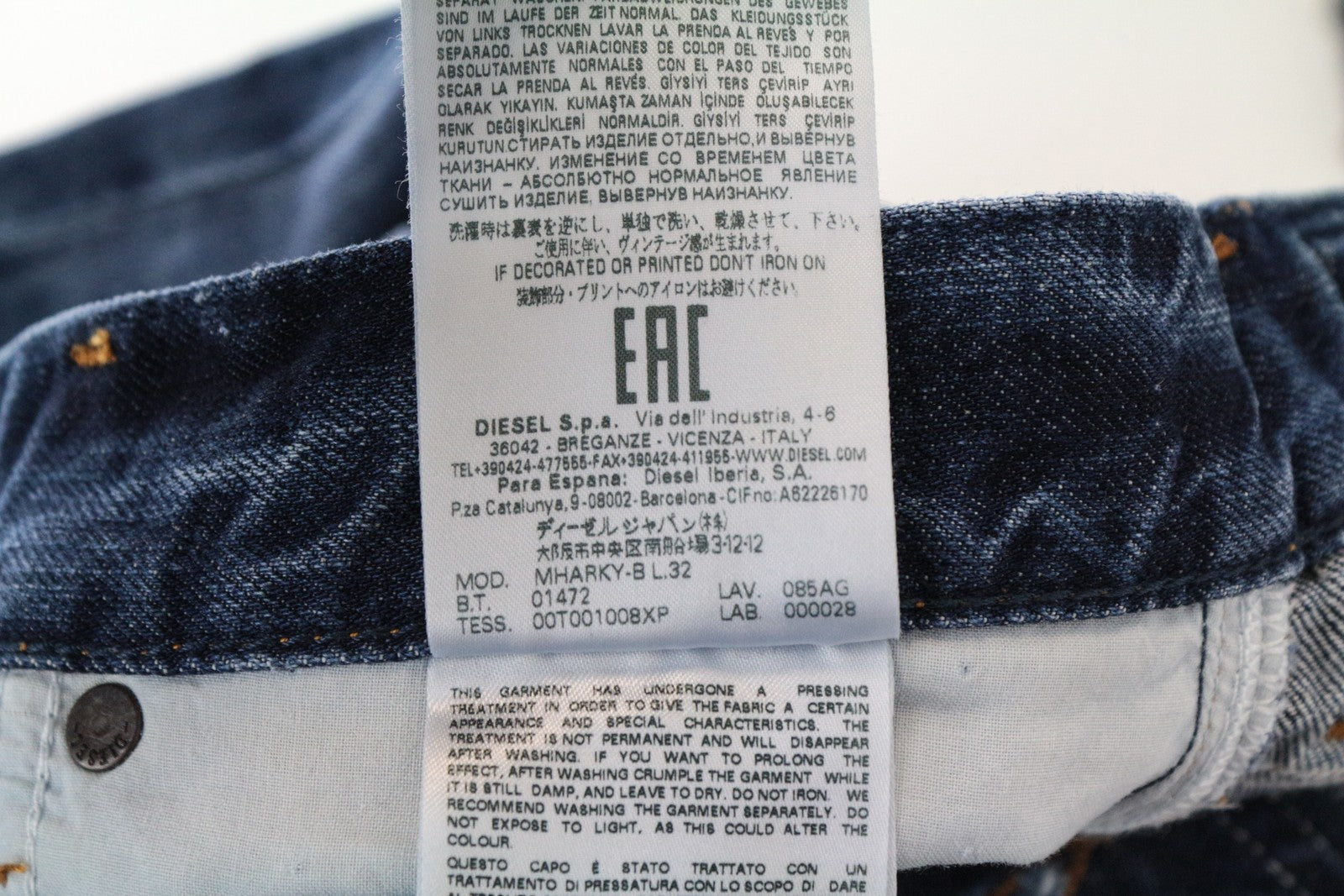 DIESEL Mharky-B 085AG W29/L32 mėlyni, aptempti vyriški džinsai iš grynos medvilnės 