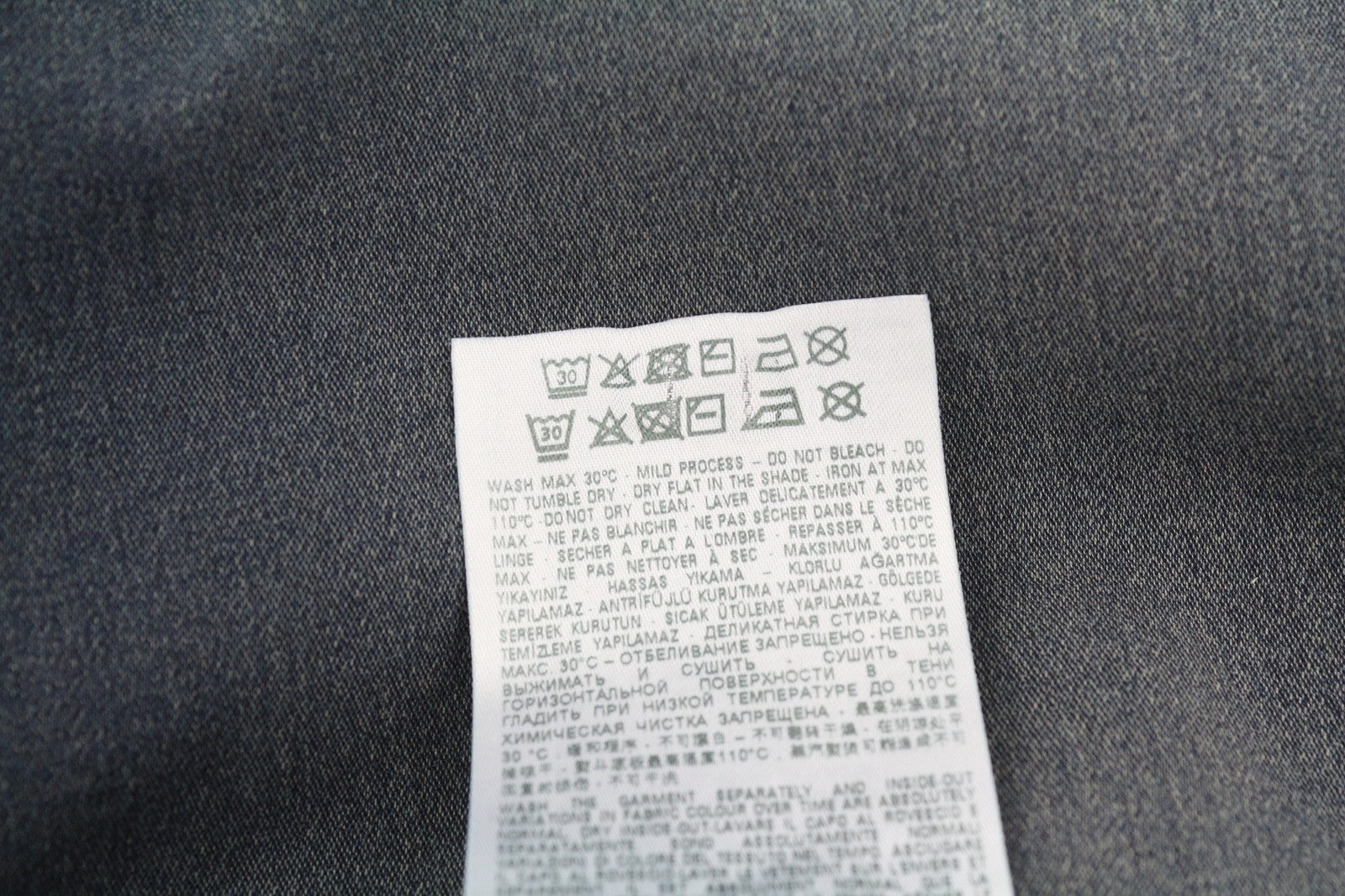 DIESEL Krooley Jogg E69UB vyriški džinsai W26/L32 tamprūs, siaurėjantys, skalbtos mėlynos spalvos, rekomenduojama kaina – 295 € 