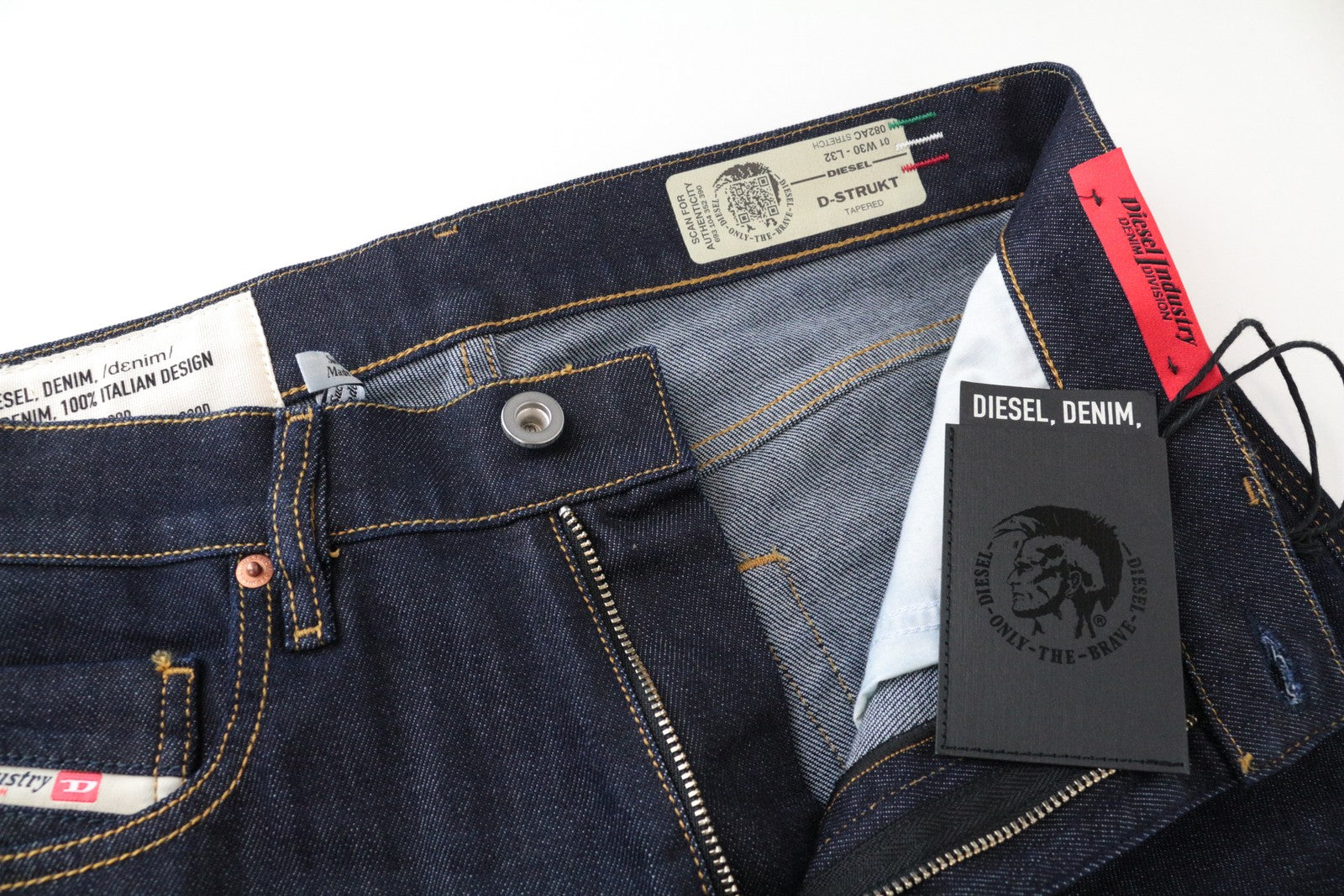 DIESEL D-Strukt 082AC W30/L32 vyriški siaurėjantys džinsai tamsiai mėlyni, tamprūs medvilniniai džinsai 