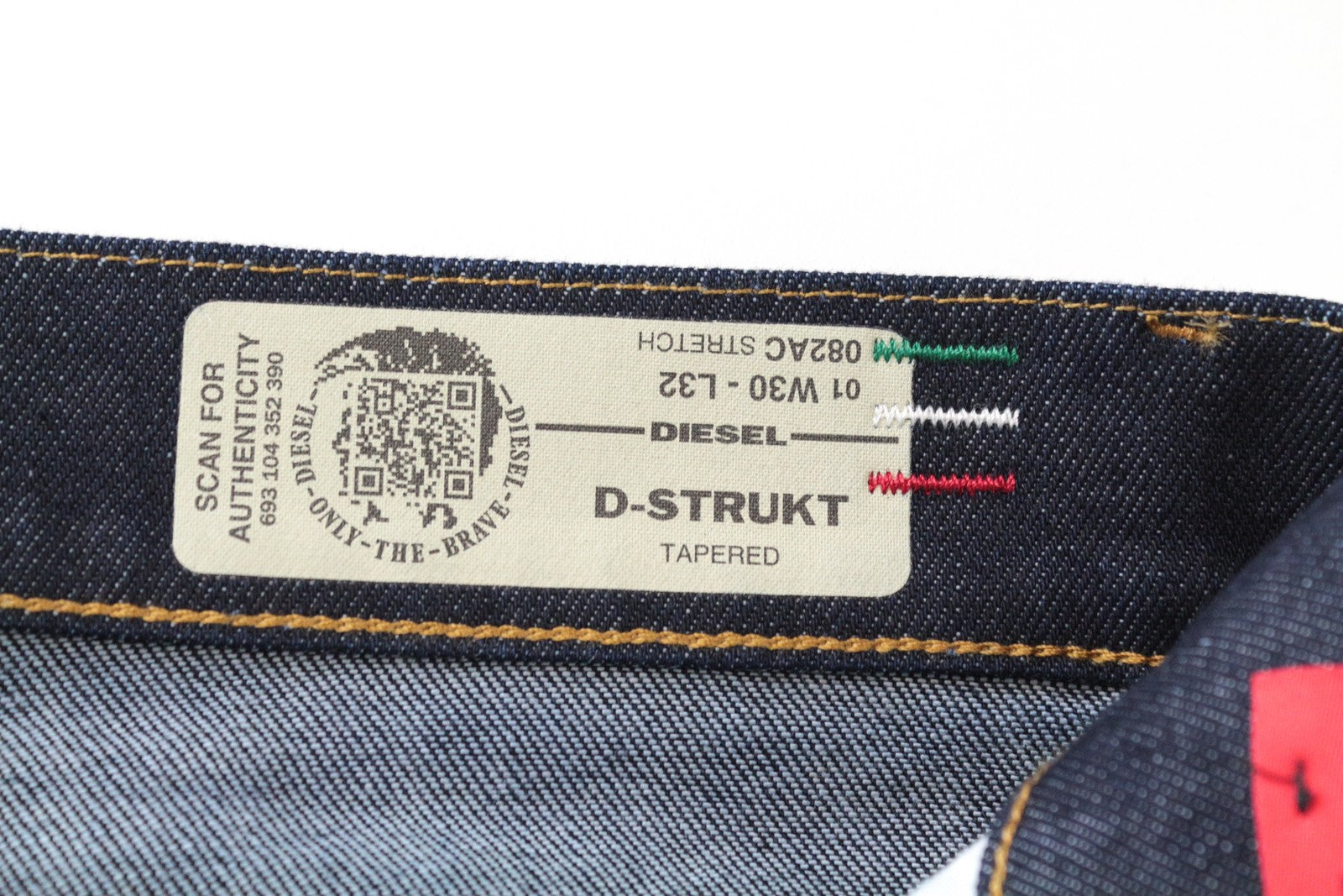 DIESEL D-Strukt 082AC W30/L32 vyriški siaurėjantys džinsai tamsiai mėlyni, tamprūs medvilniniai džinsai 