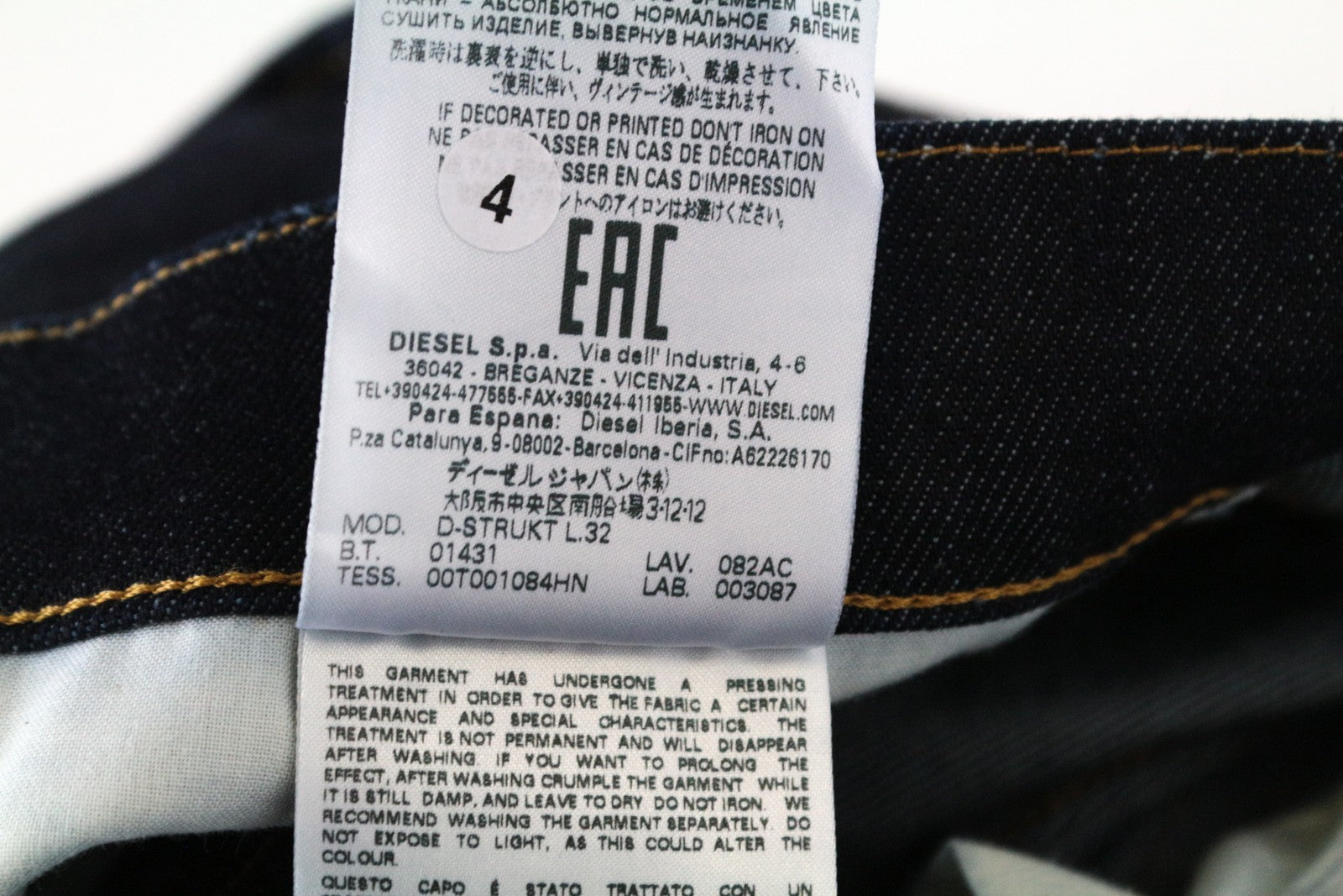 DIESEL D-Strukt 082AC W30/L32 vyriški siaurėjantys džinsai tamsiai mėlyni, tamprūs medvilniniai džinsai 