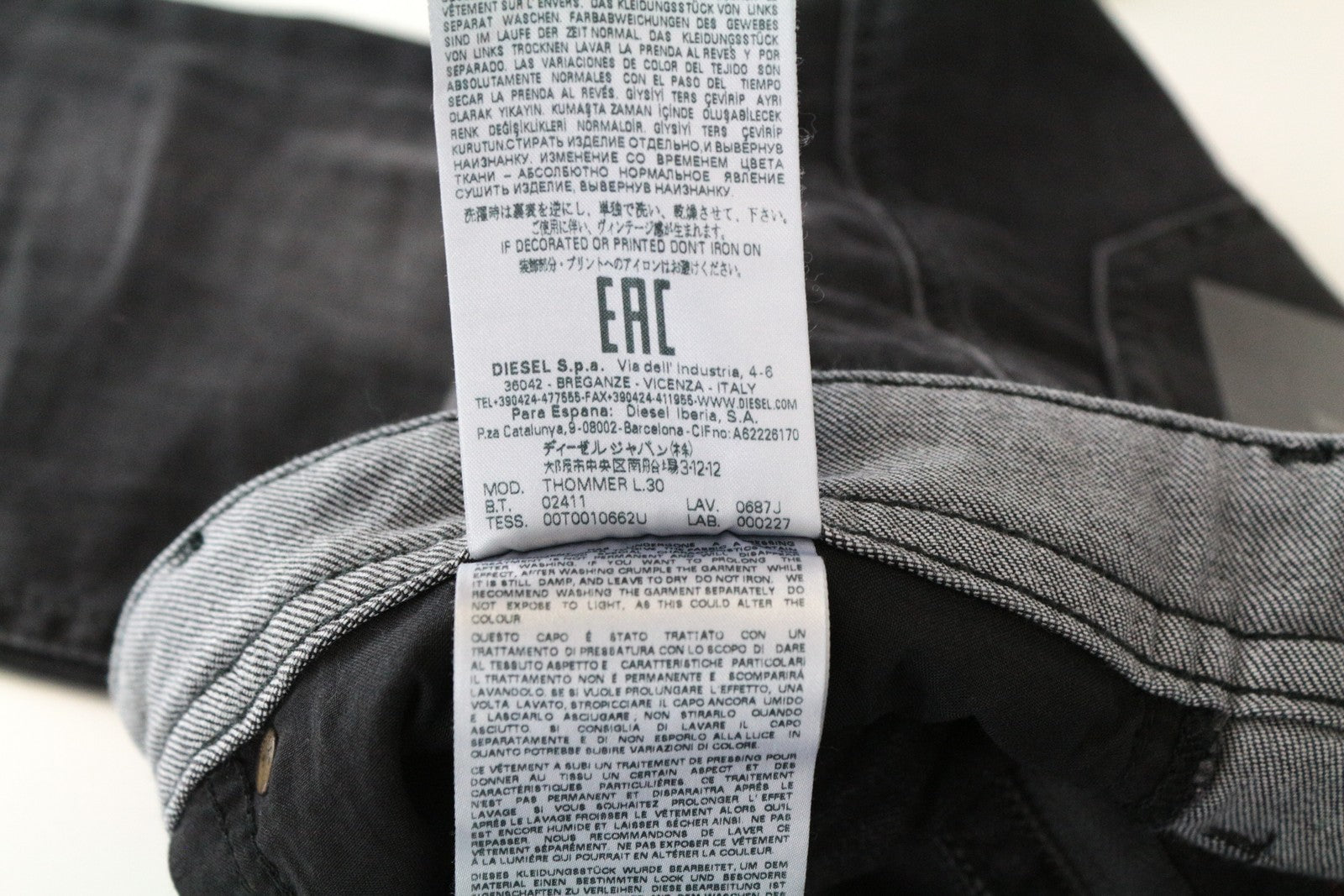 DIESEL Thommer 0687J Slim Grey W32/L30 Skinny džinsai vyrams iš tamprios medvilnės medžiagos 