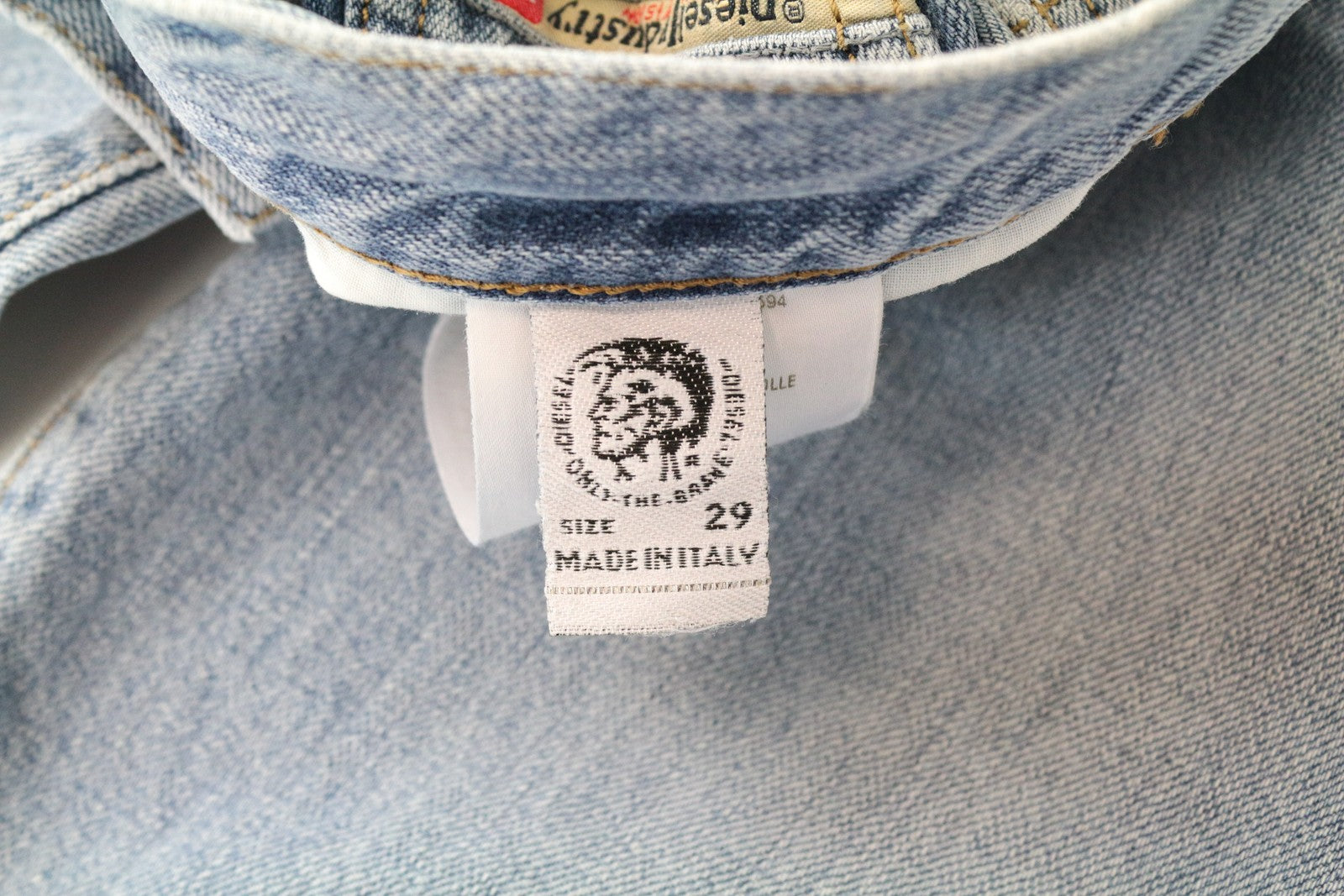 DIESEL Mharky 080AF vyriški W29/L32 džinsai, aptempti, mėlyni, plėšyti medvilniniai džinsai 