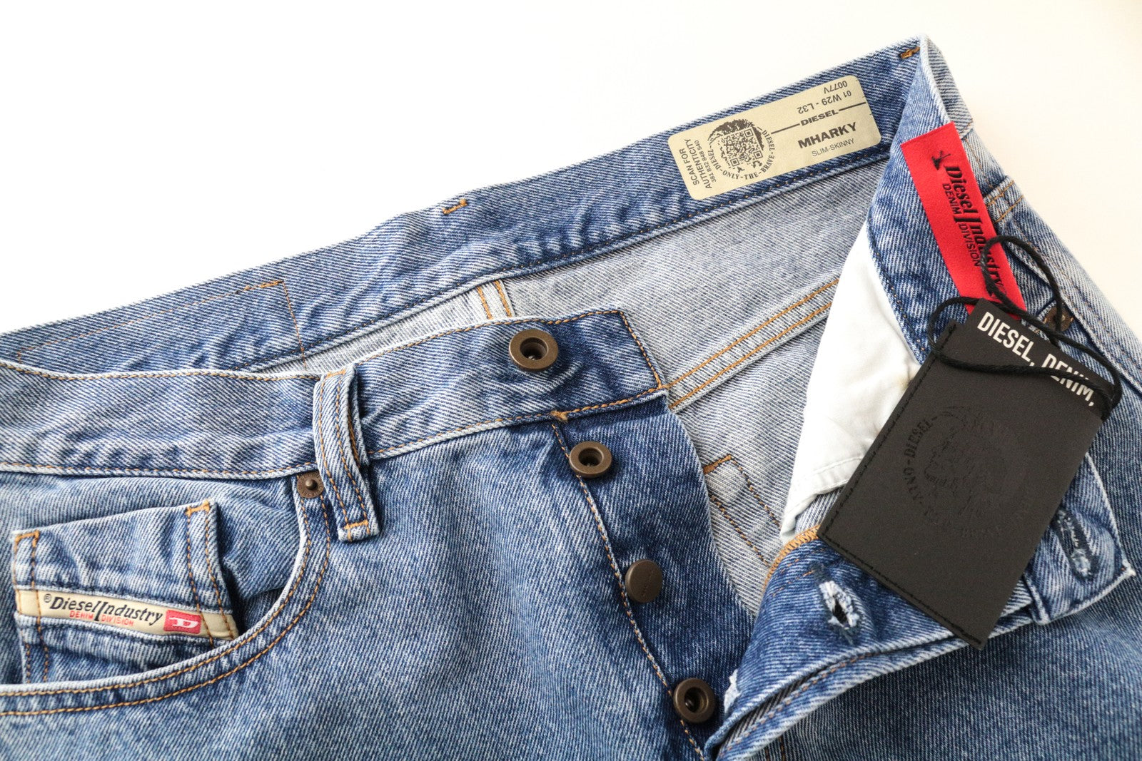 DIESEL Mharky 0077V W29/L32 balintos mėlynos spalvos vyriški ploni medvilniniai džinsai su 5 kišenėmis 