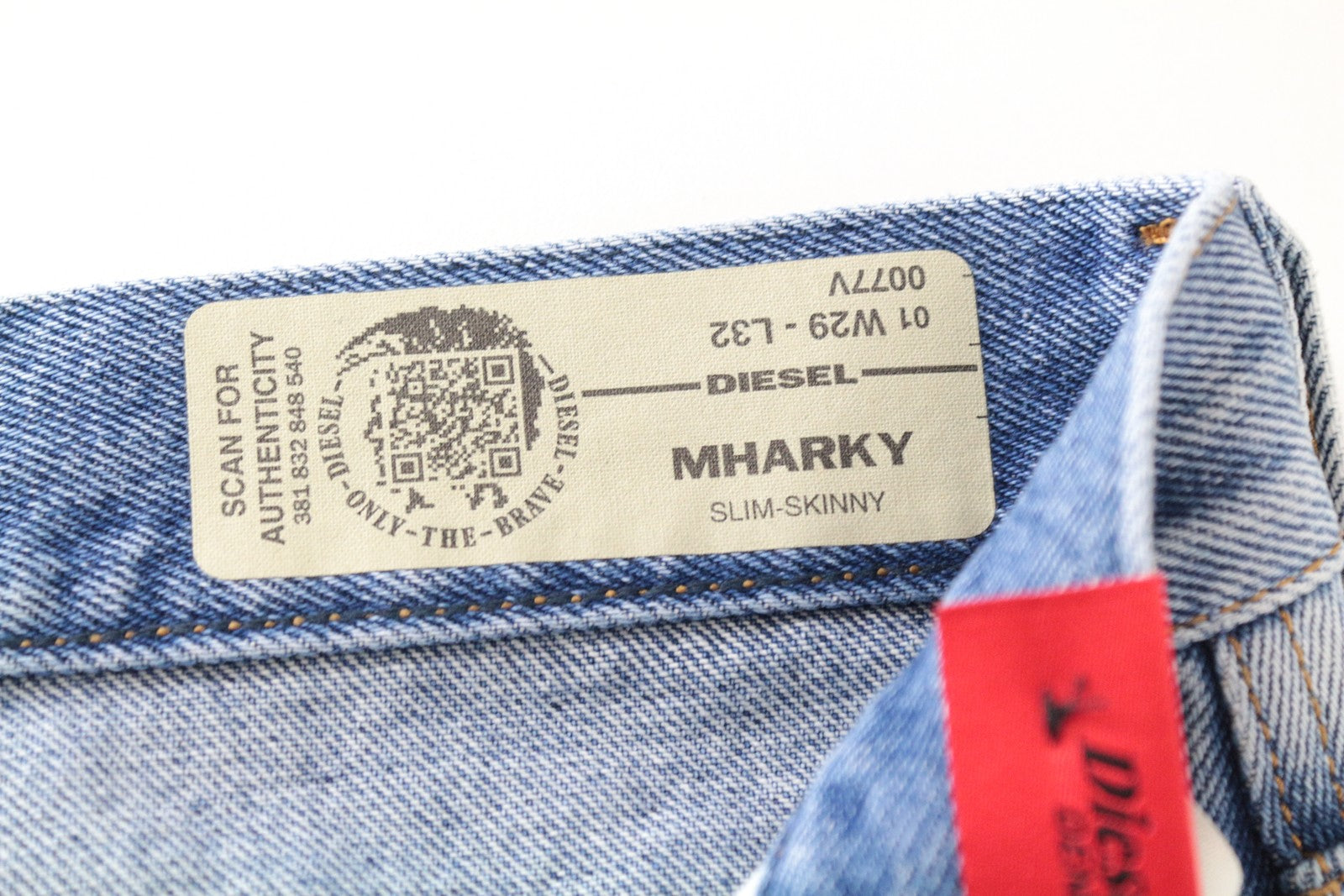 DIESEL Mharky 0077V W29/L32 balintos mėlynos spalvos vyriški ploni medvilniniai džinsai su 5 kišenėmis 