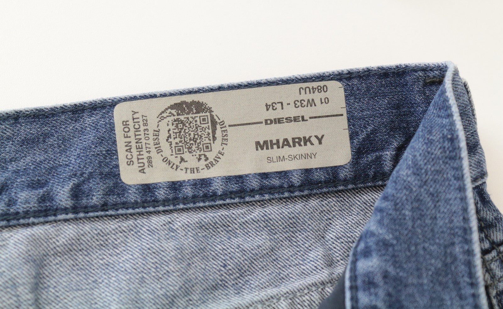 DIESEL Mharky 084UJ W33/L34 vyriški mėlyni skalbti džinsai, ploni, aptempti, grynos medvilnės kirpimo 