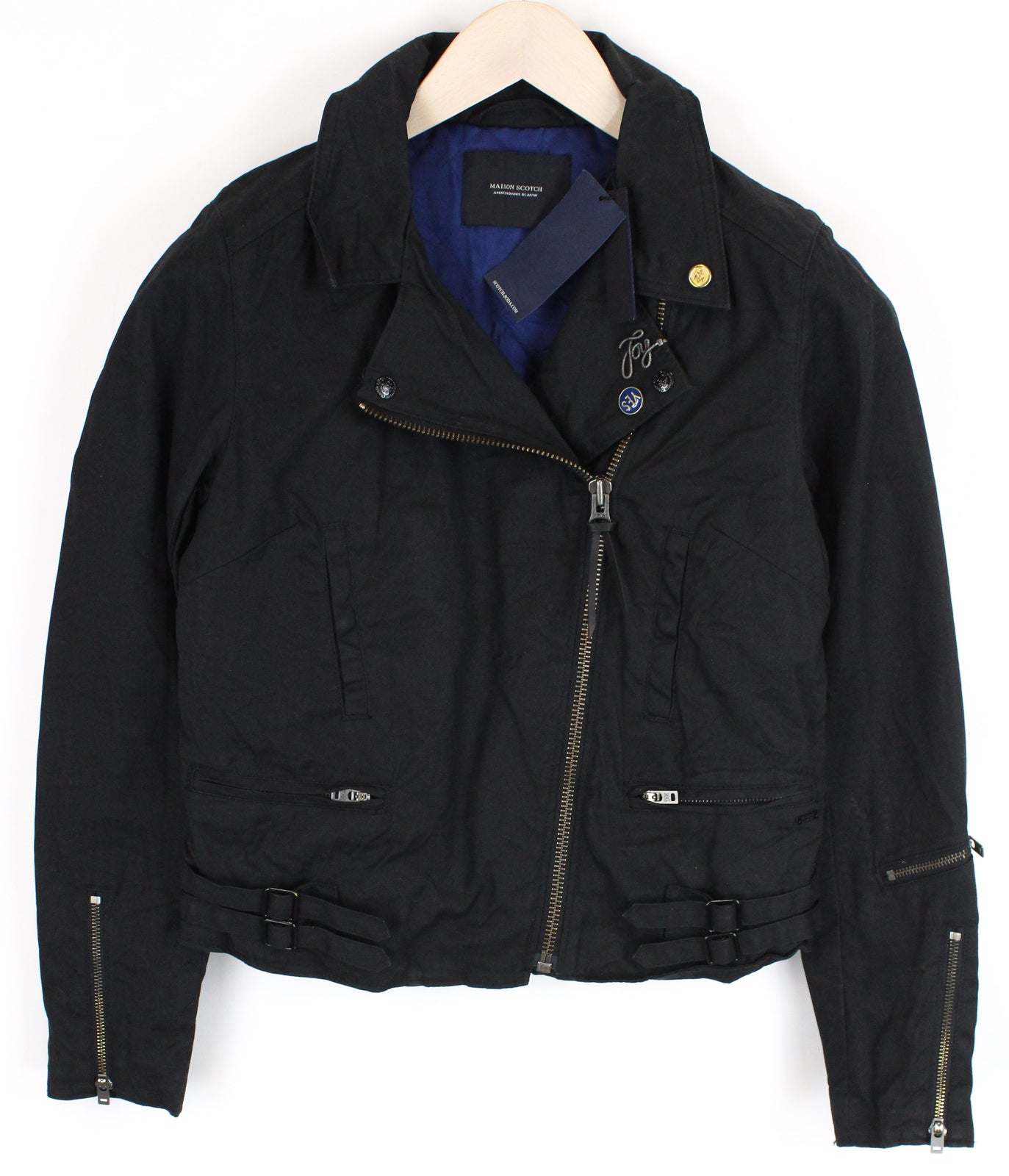 MAISON SCOTCH moteriškas švarkas M/L juodas trumpintas smeigtukų švarkas su paprastu logotipu ir baikerių stiliumi