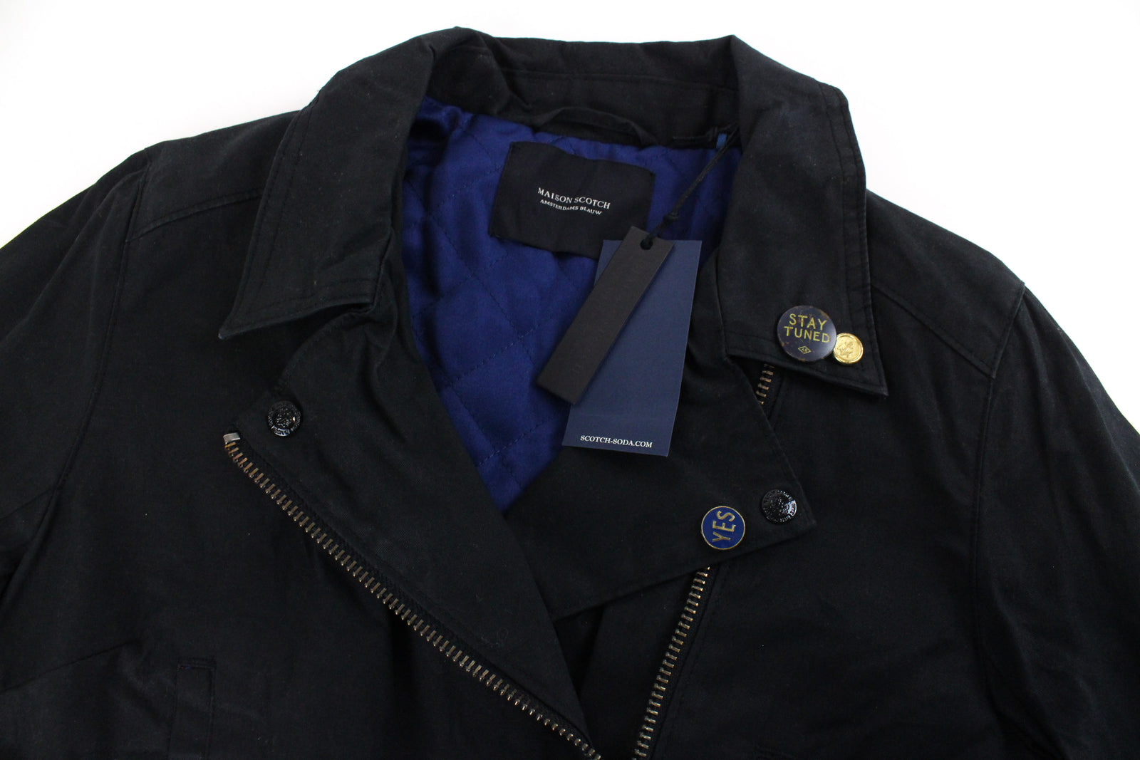 MAISON SCOTCH moteriška striukė L ilgio trumpinta, juoda, vienspalvė, su logotipu ir baikerių stiliumi. 