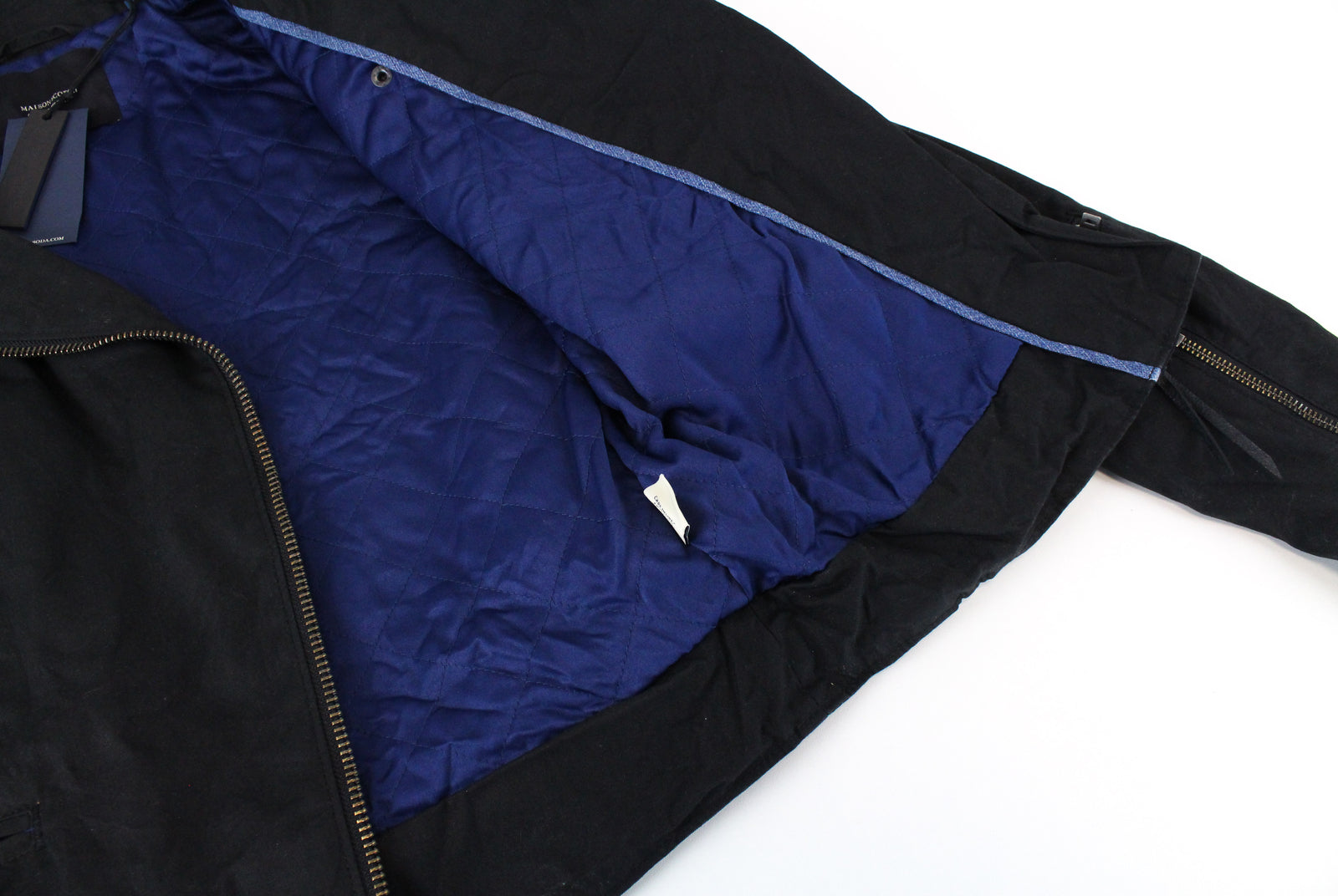 MAISON SCOTCH moteriška striukė L ilgio trumpinta, juoda, vienspalvė, su logotipu ir baikerių stiliumi. 