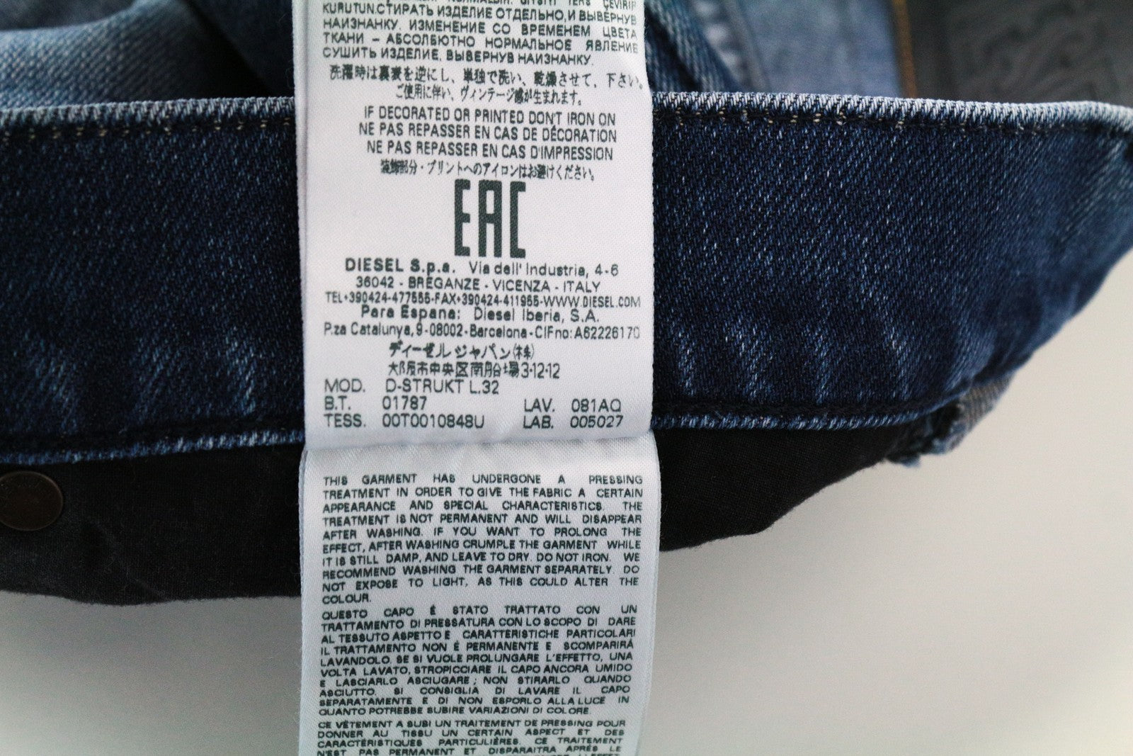 DIESEL D-Strukt 081AQ plėšyti mėlyni skalbinių spalvos W29/L32 siaurėjantys vyriški džinsai iš tamprios medvilnės 