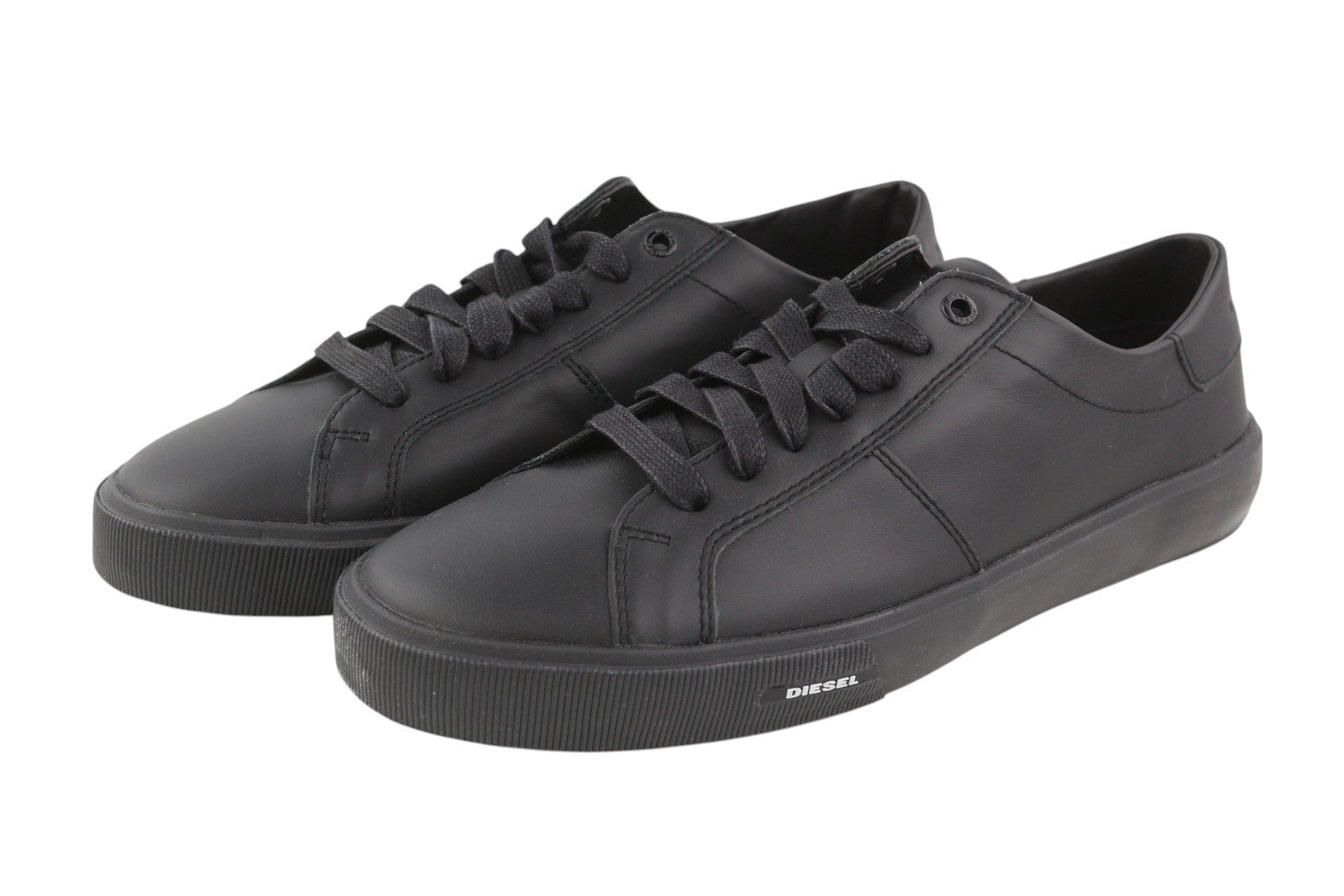 DIESEL S-Mydori LC vyriški sportbačiai, EU45, odiniai, juodi, migdolų spalvos, su priekine nosele. Rekomenduojama kaina – 200 €. 