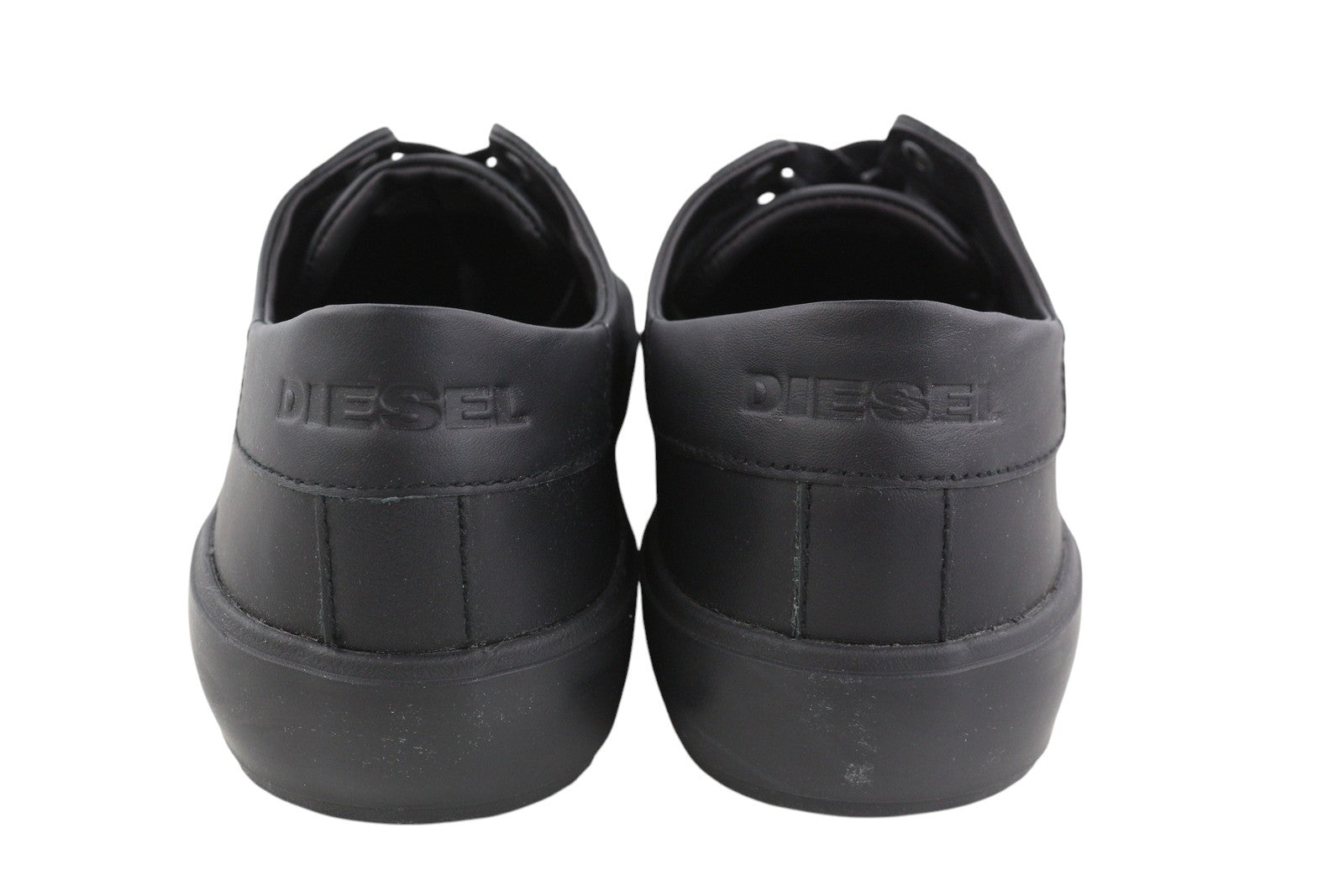 DIESEL S-Mydori LC vyriški sportbačiai, EU45, odiniai, juodi, migdolų spalvos, su priekine nosele. Rekomenduojama kaina – 200 €. 