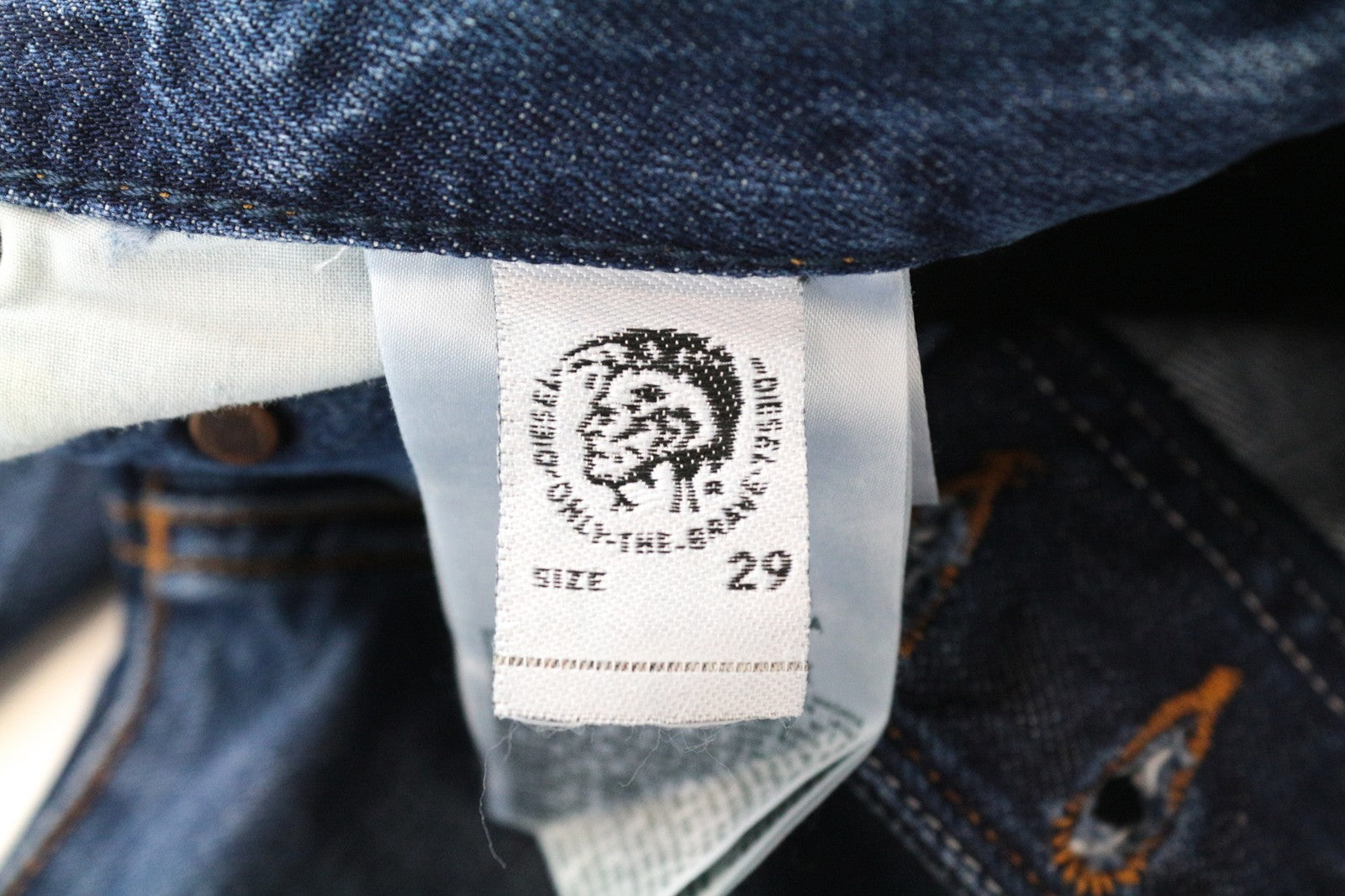 DIESEL Mharky-B 085AG W29/L32 mėlyni medvilniniai aptempti vyriški džinsai su vienspalviu kirpimu 