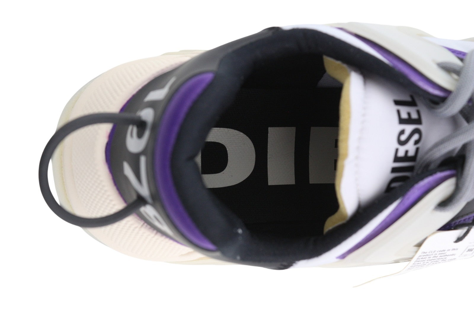 DIESEL S-Serendipity Mask vyriški sportbačiai, 44.5 dydžio, pilki, suvarstomi, migdolų spalvos nosimi. Rekomenduojama kaina – 200 €. 