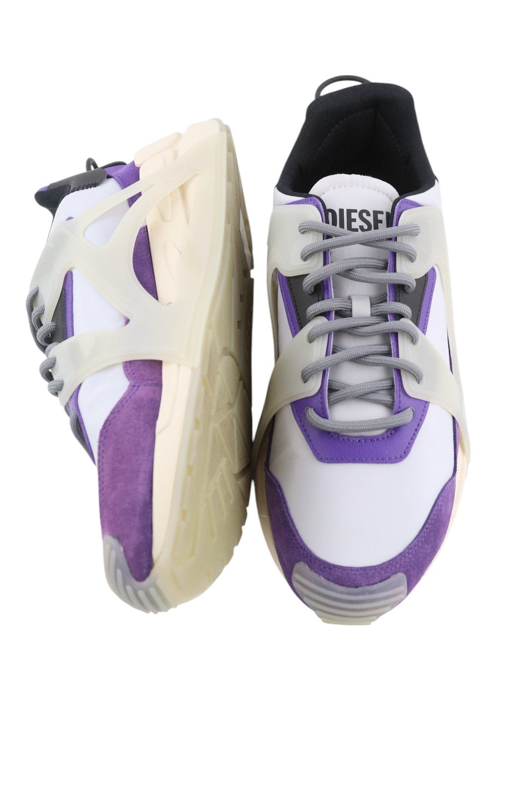 DIESEL S-Serendipity Mask vyriški sportbačiai, 44.5 dydžio, pilki, suvarstomi, migdolų spalvos nosimi. Rekomenduojama kaina – 200 €. 