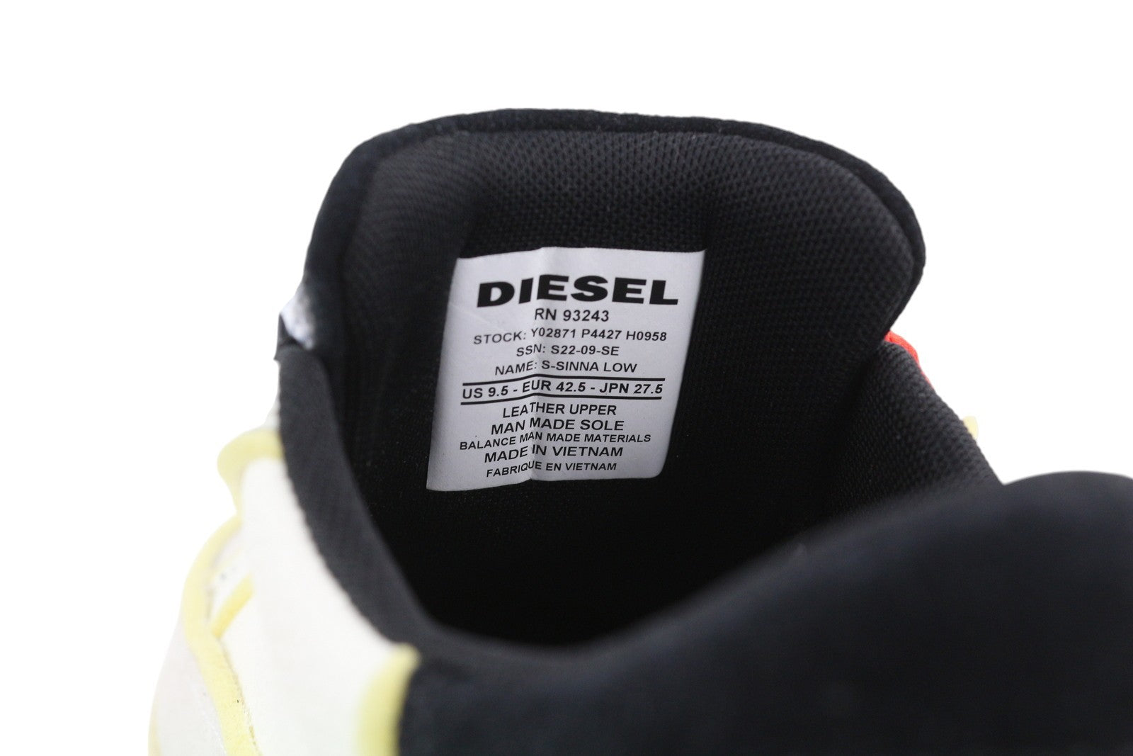 DIESEL S-Sinna žemakulniai vyriški sportbačiai, 42.5 dydis, balti, odiniai, žemakulniai su raišteliais, rekomenduojama kaina – 160 € 