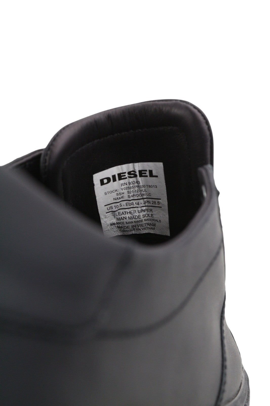 DIESEL S-Mydori LC vyriški sportbačiai, EU44, odiniai, juodi, migdolų spalvos, su priekine nosele. Rekomenduojama kaina – 200 €. 