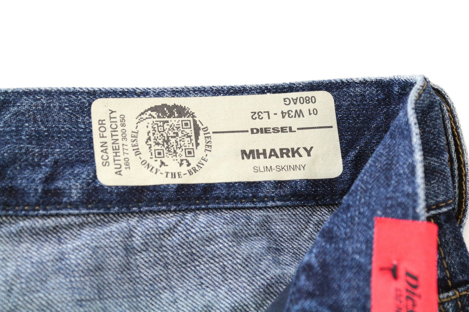 DIESEL Mharky 080AG W34/L32 vyriški džinsai su sagomis ir ploni mėlyni medvilniniai aptempti džinsai 