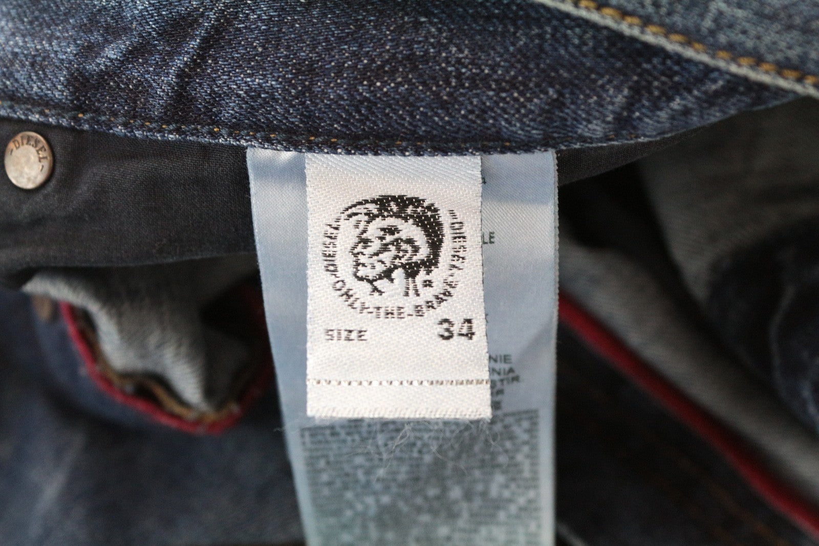 DIESEL Mharky 080AG W34/L32 vyriški džinsai su sagomis ir ploni mėlyni medvilniniai aptempti džinsai 