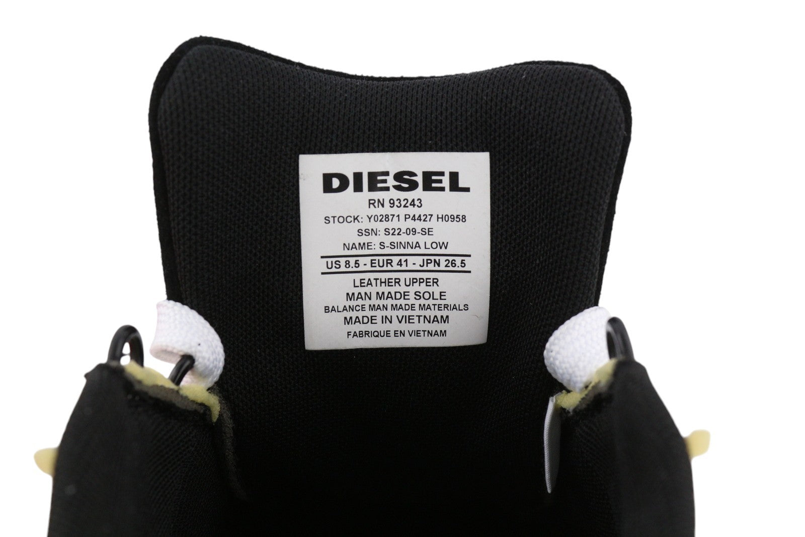 DIESEL S-Sinna žemakulniai vyriški sportbačiai, EU41, balti, odiniai, žemakulniai, suvarstomi, rekomenduojama kaina – 160 € 