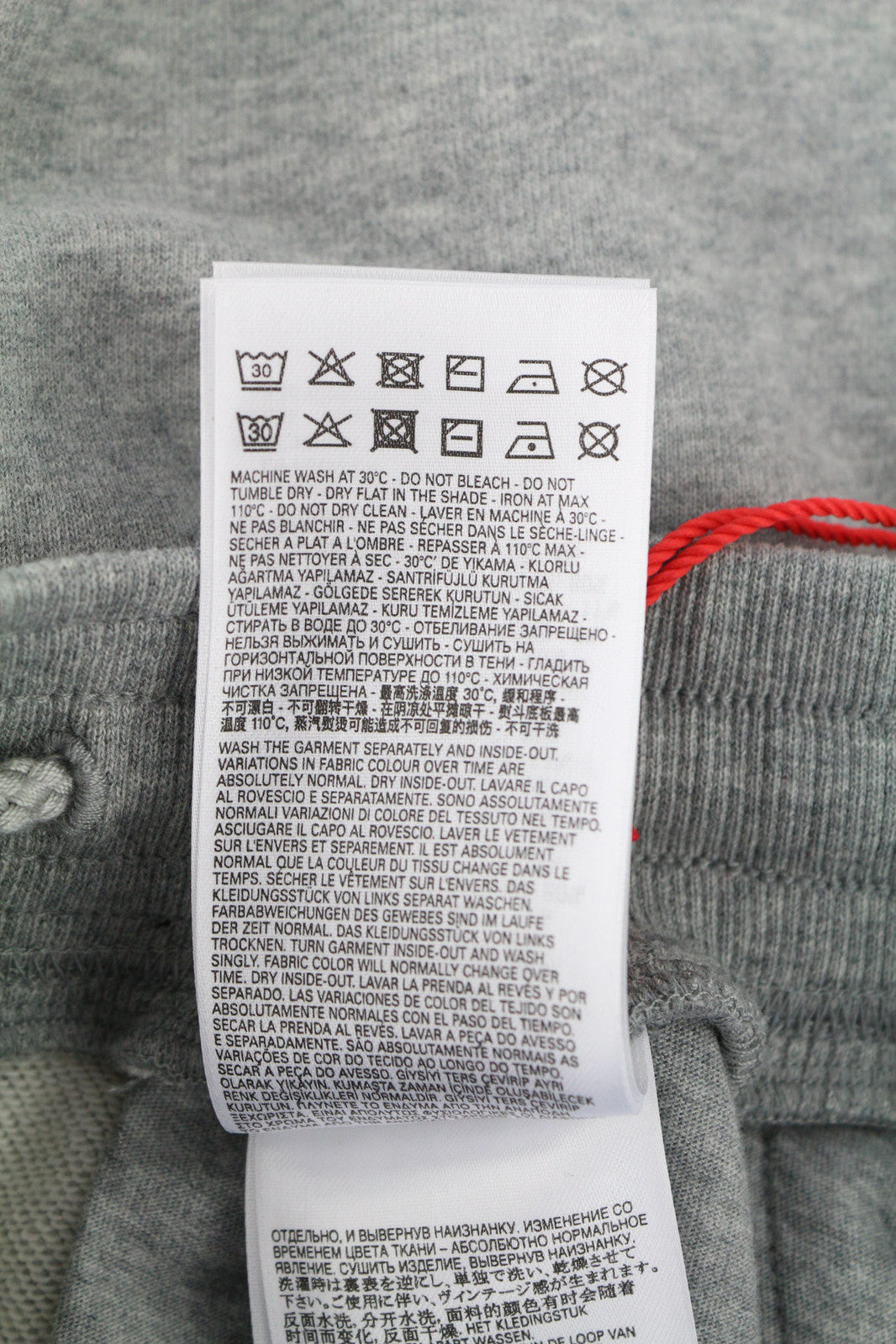 DIESEL AMSB-Bounss-HT02 vyriškos kelnės M pilkos melanžo spalvos su prakaitą praleidžiančiomis kišenėmis, rekomenduojama kaina – 125 € 