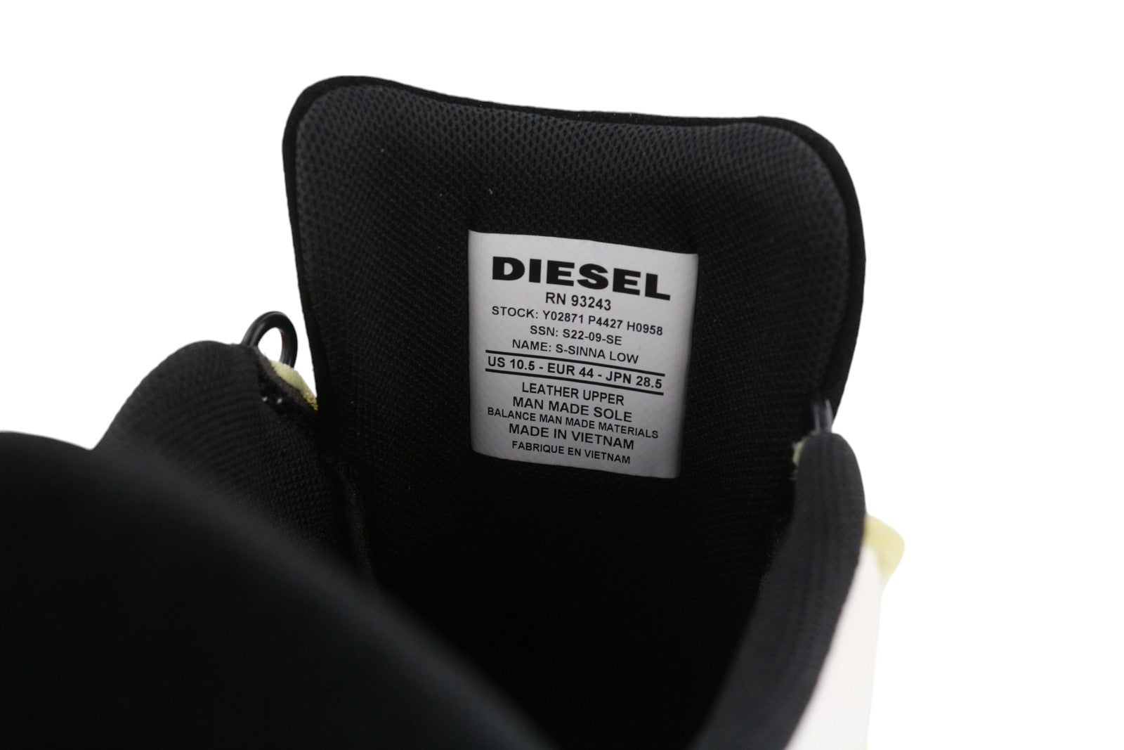 DIESEL S-Sinna žemakulniai vyriški sportbačiai, EU44, balti, odiniai, žemakulniai, suvarstomi, rekomenduojama kaina – 160 € 