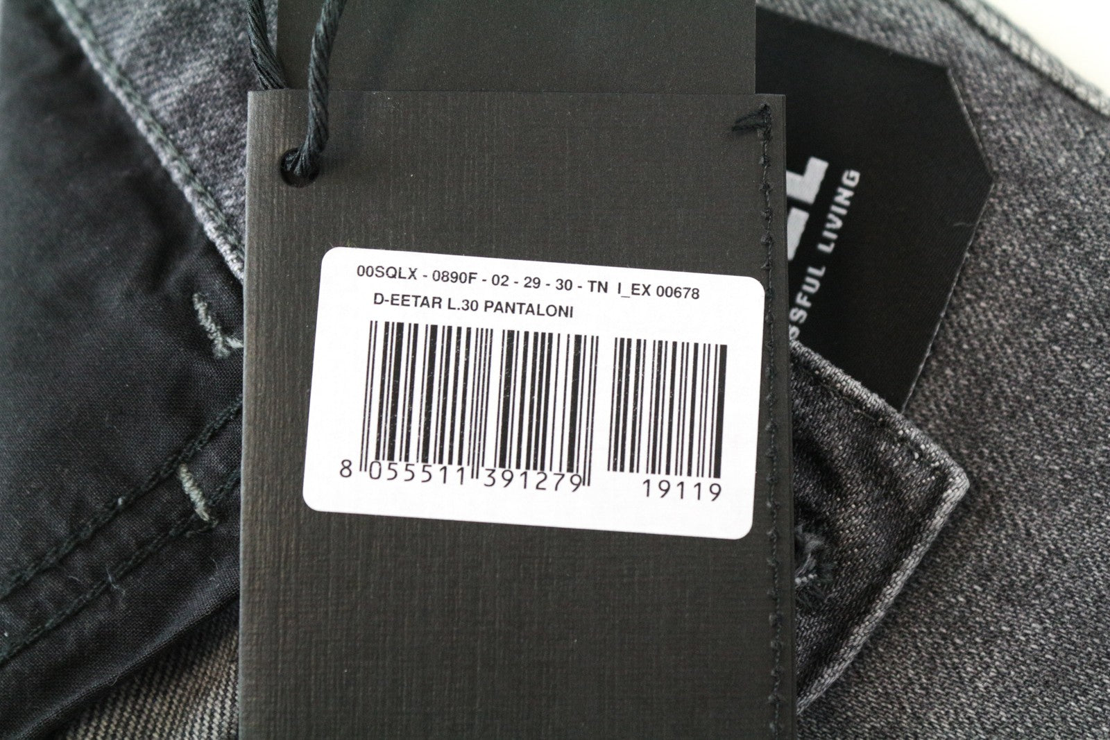 DIESEL D-Eetar 0890F W29/L30 skalbti plėšyti pilki siaurėjantys džinsai iš tamprios medvilnės vyrams 