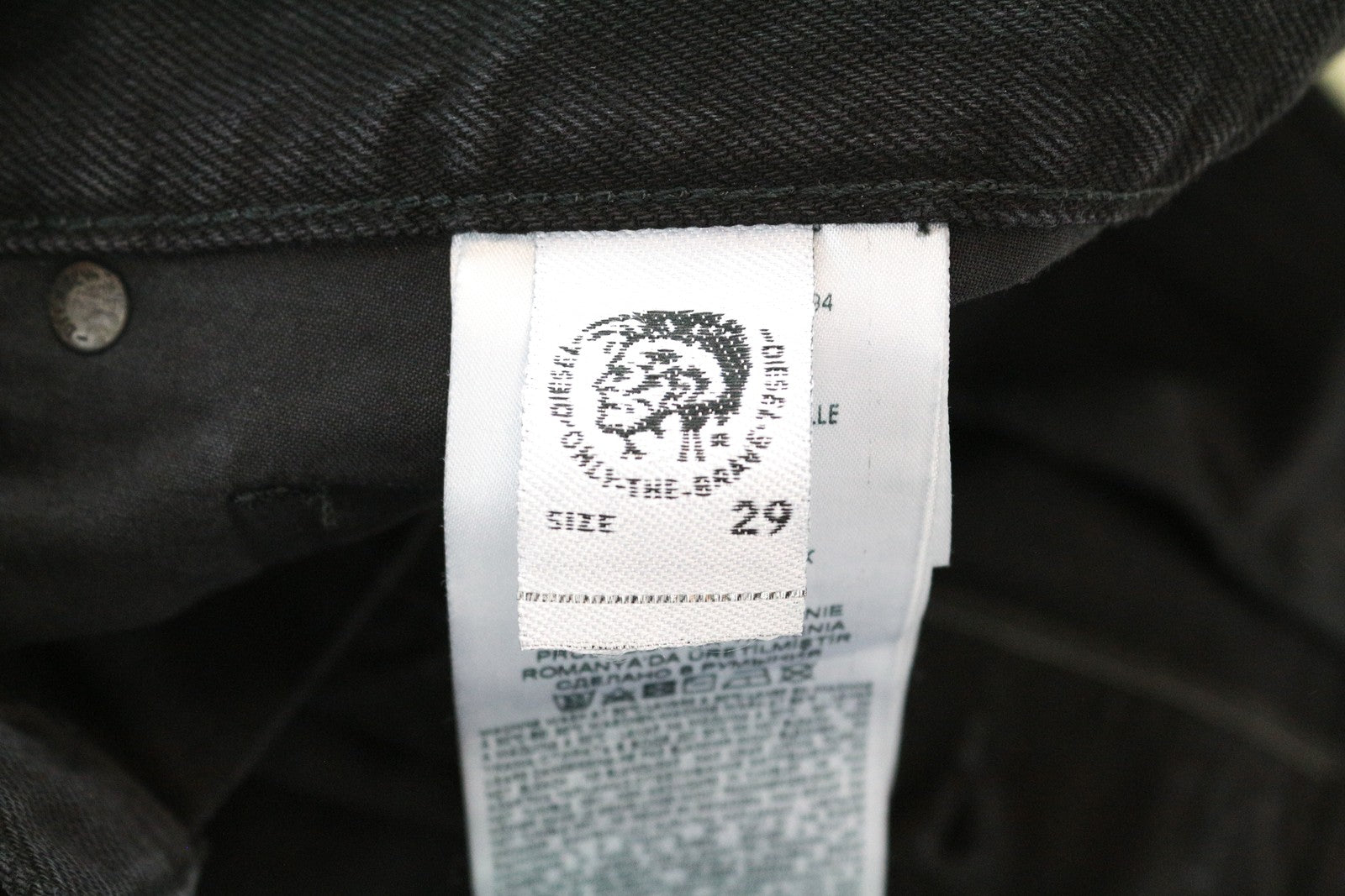 DIESEL Mharky 088AD W29/L30 juodi plėšyti vyriški džinsai iš medvilninio kirpimo, aptempti džinsai 