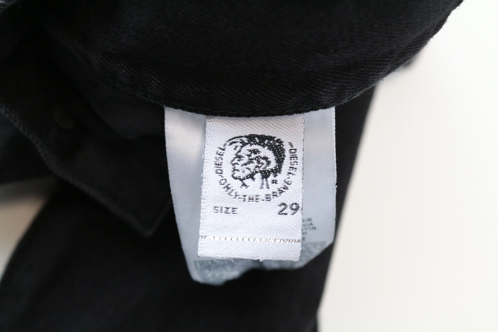 DIESEL Mharky 088AD W29/L32 juodi džinsiniai plėšyti džinsai vyrams, aptempti medvilniniai džinsai 