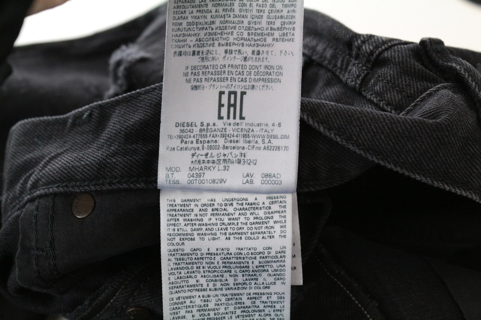 DIESEL Mharky 088AD W29/L32 juodi vyriški džinsai su sagomis, aptempti, grynos medvilnės 