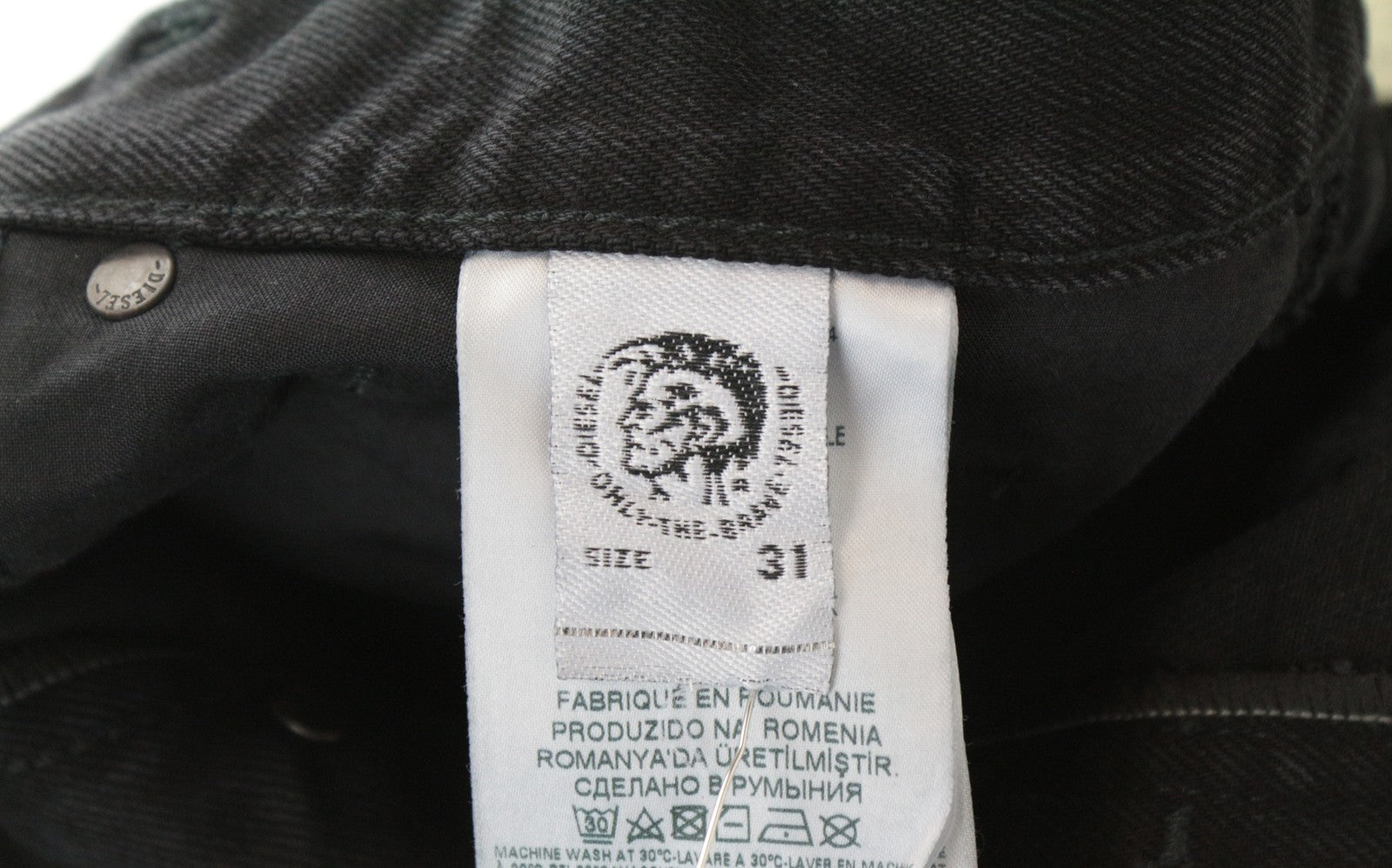 DIESEL Mharky 088AD W31/L34 juodi aptempti vyriški džinsai su sagomis, medvilninio stiliaus 