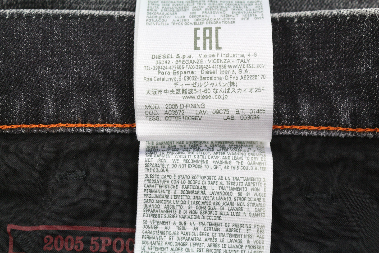 DIESEL 2005 D-Fining 09C75 vyriški džinsai W36/L32 Įprasti, siaurėjantys, vidutinio juosmens, rekomenduojama kaina – 275 € 