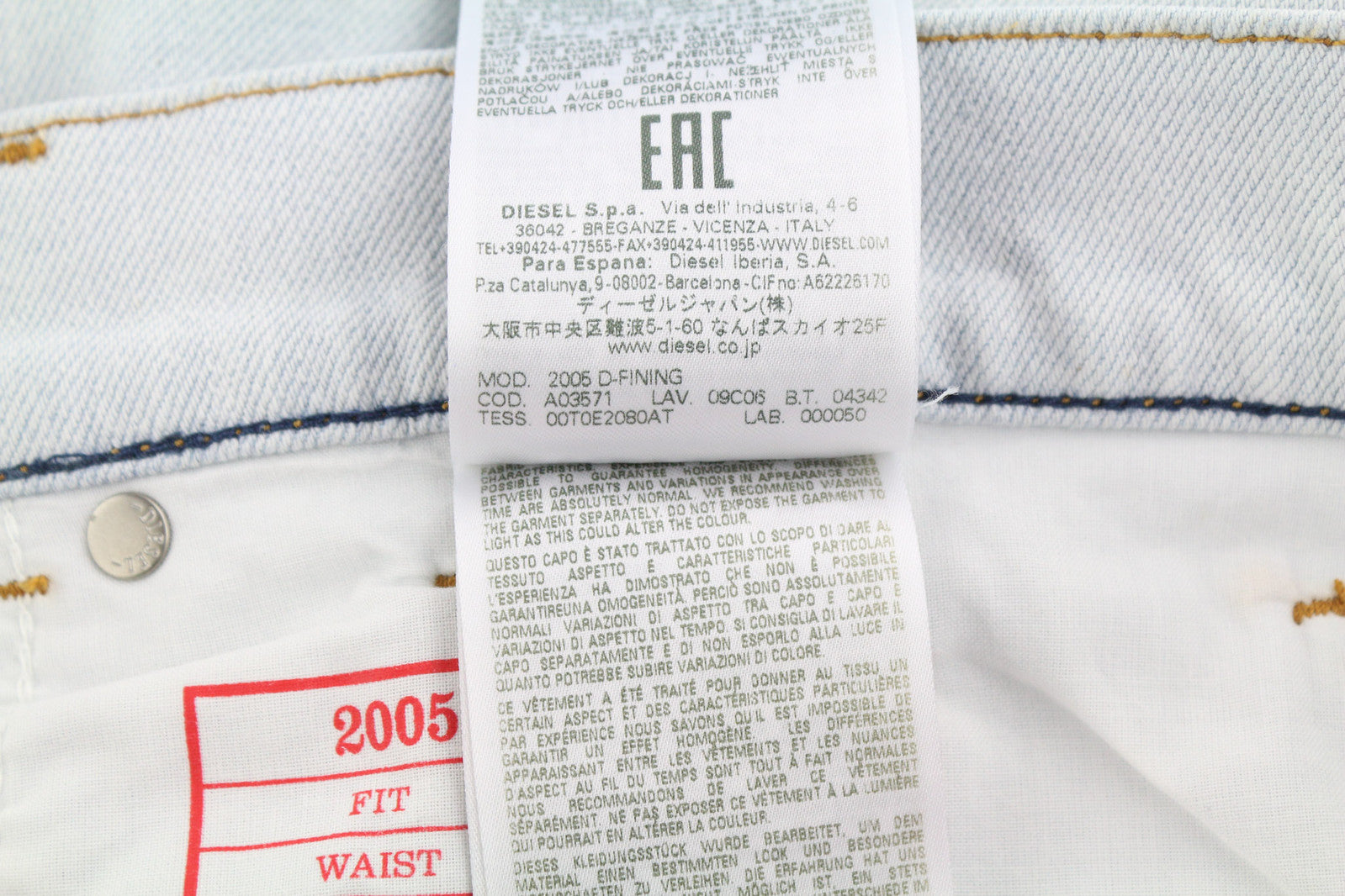 DIESEL 2005 D-Fining 09C06 vyriški džinsai W34/L32 įprasto kirpimo, siaurėjančiomis klešnėmis, vidutinio juosmens aukštyje 