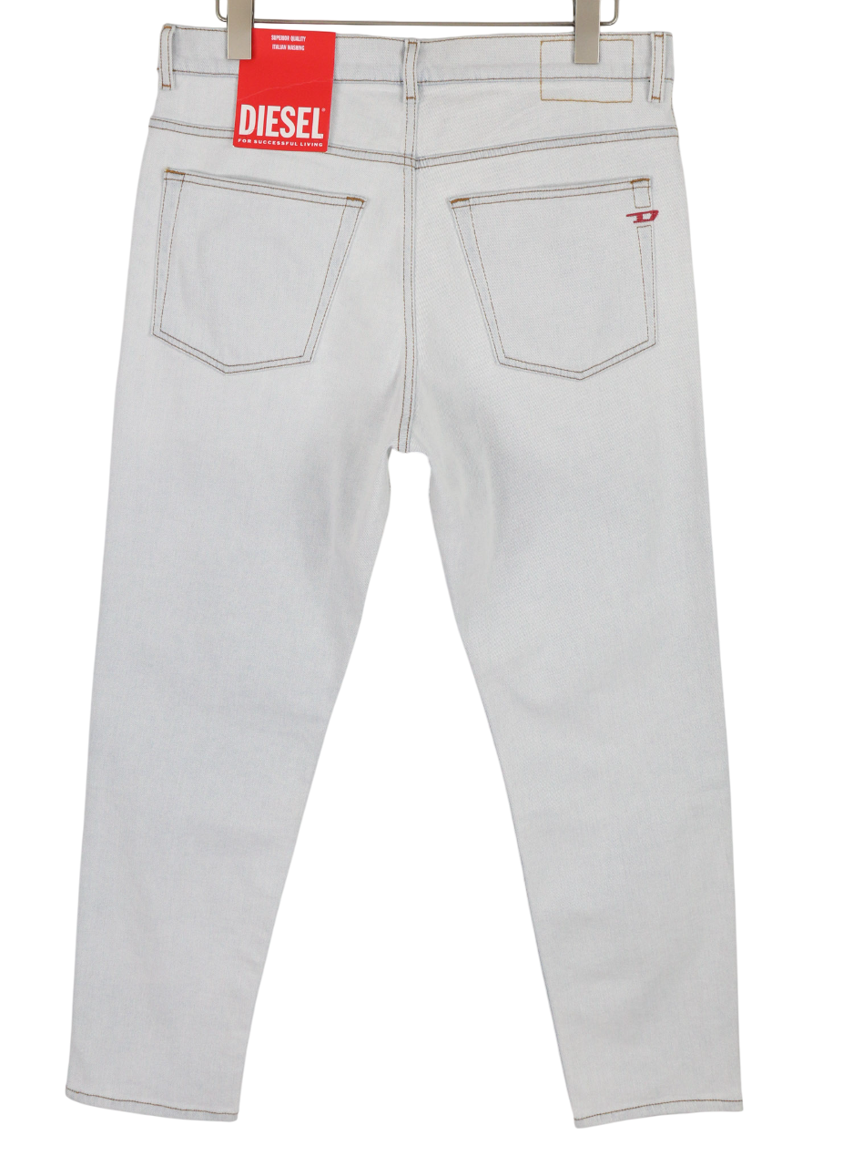 DIESEL 2005 D-Fining 09C06 vyriški džinsai W34/L32 įprasto kirpimo, siaurėjančiomis klešnėmis, vidutinio juosmens aukštyje 